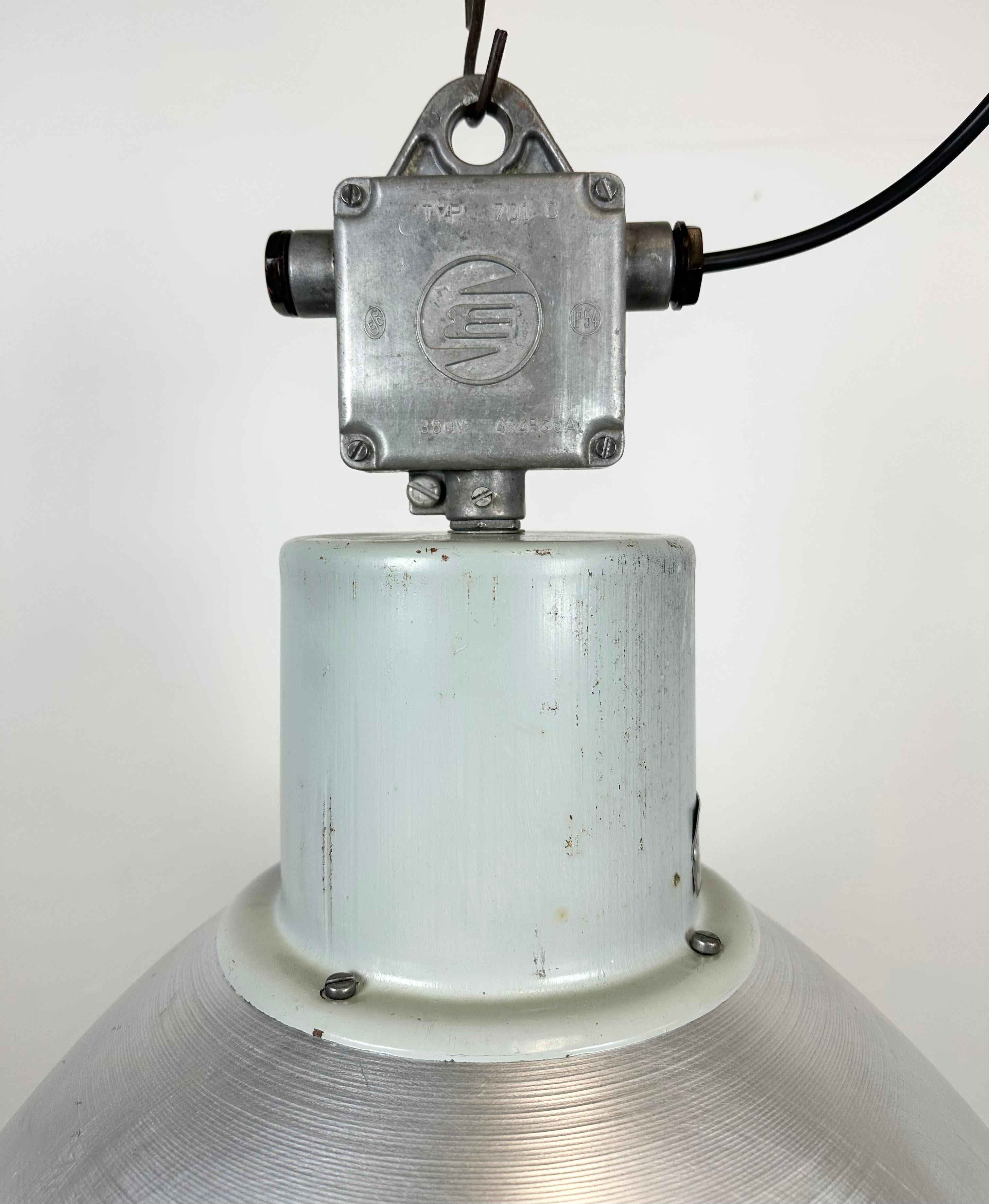 Cast Large Industrial Aluminium Pendant Light from Elektrosvit, 1960s For Sale