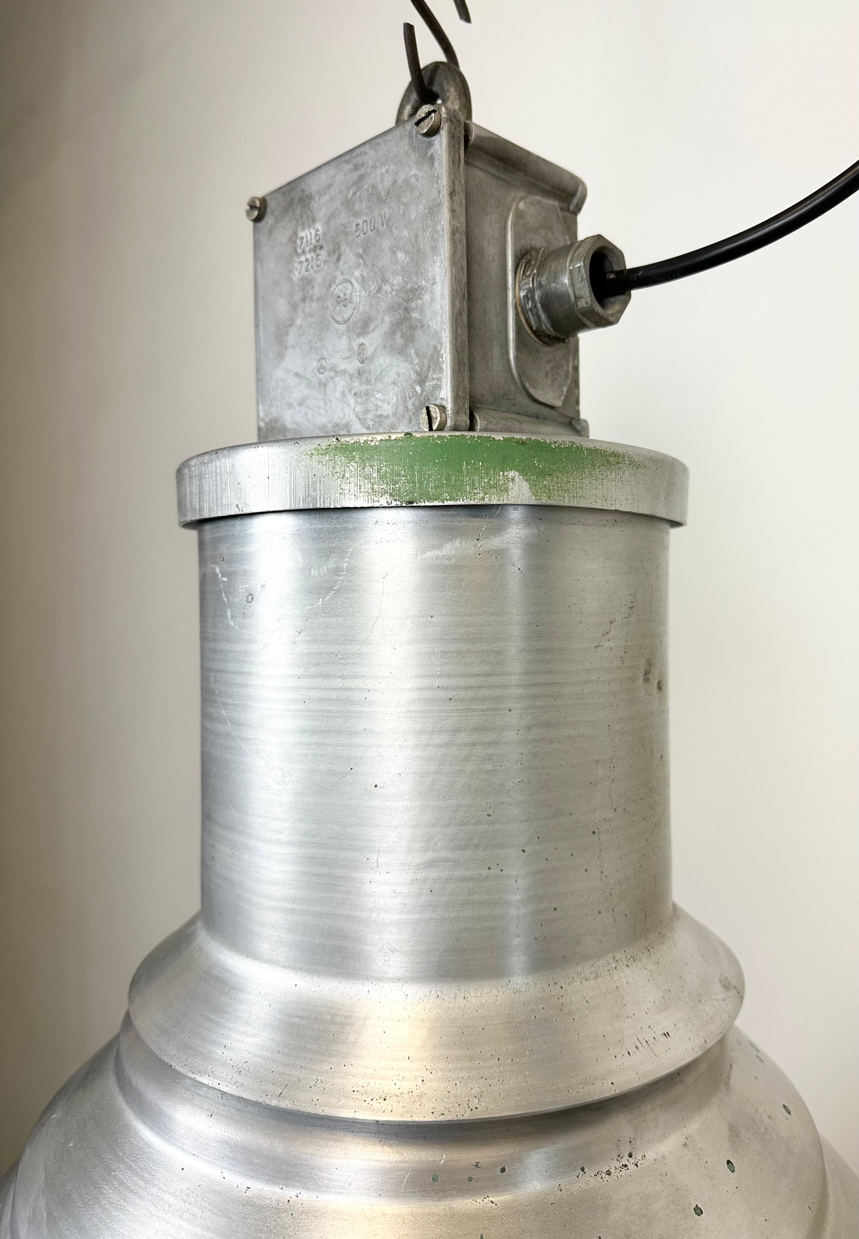Alluminio Grande lampada a sospensione industriale in alluminio di Elektrosvit, anni '60 in vendita