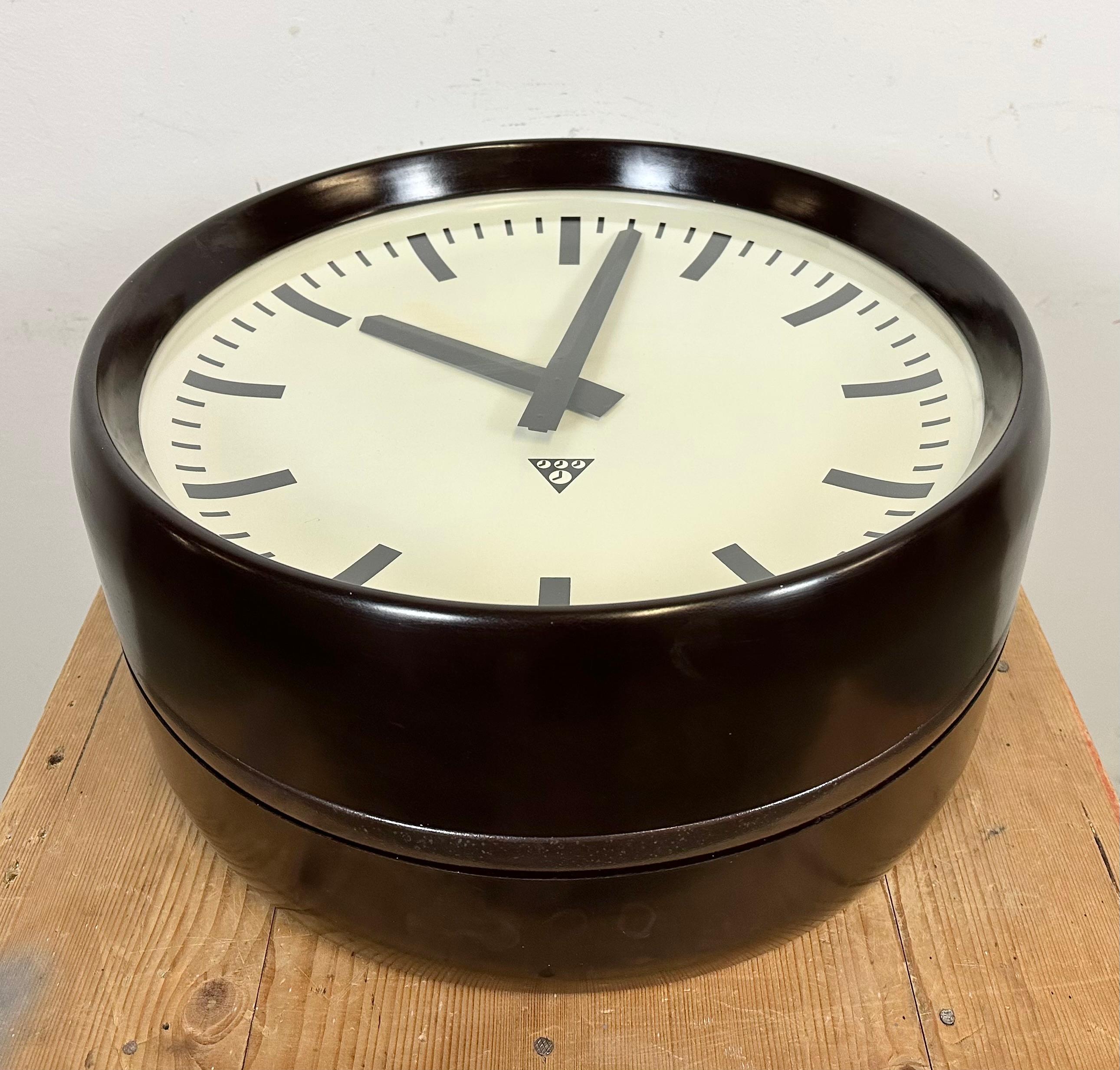 Large Industrial Bakelite Double Sided Factory Clock from Pragotron, 1950s For Sale 13