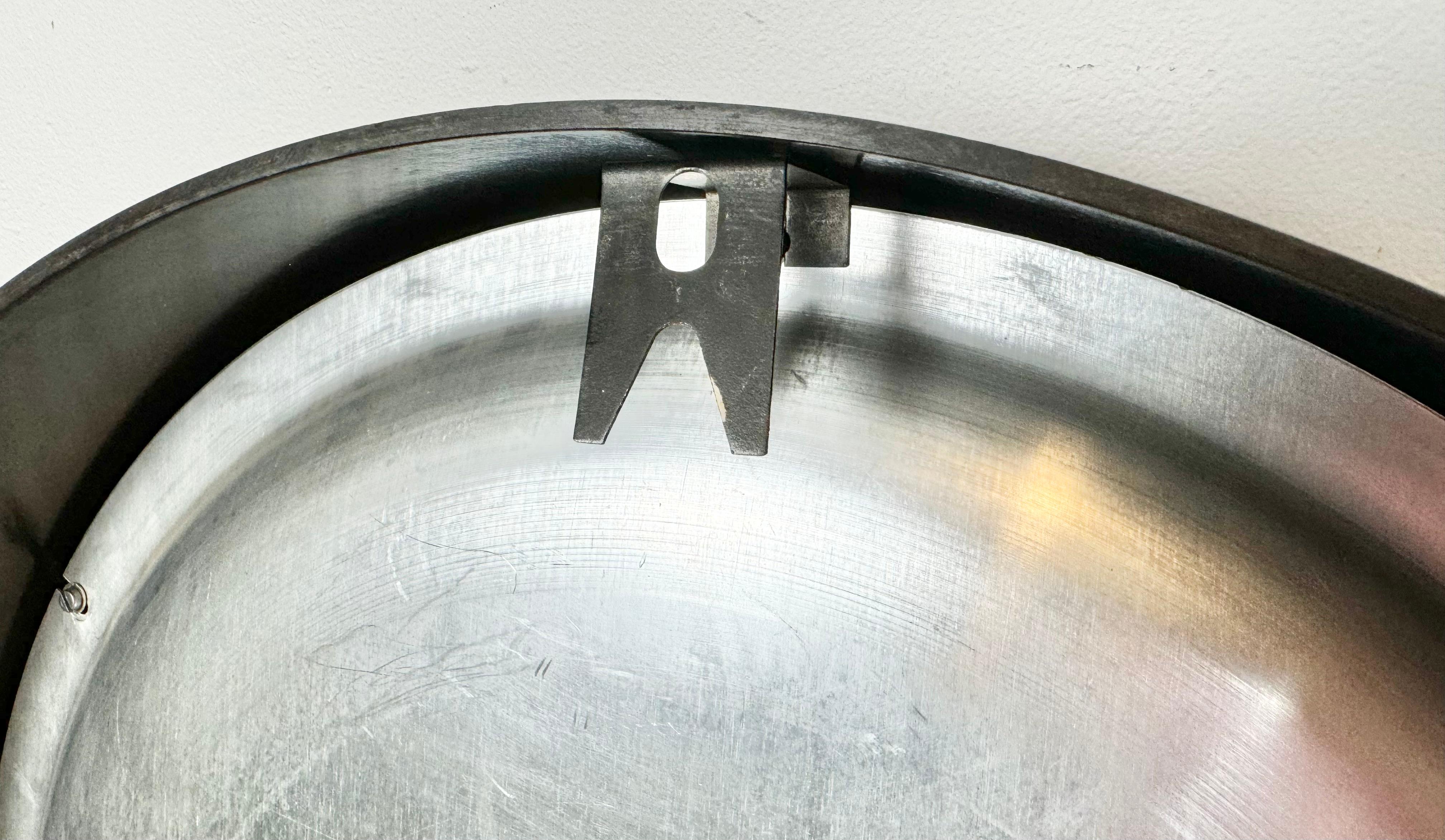 Large Industrial Bakelite Factory Wall Clock from Pragotron, 1950s For Sale 9