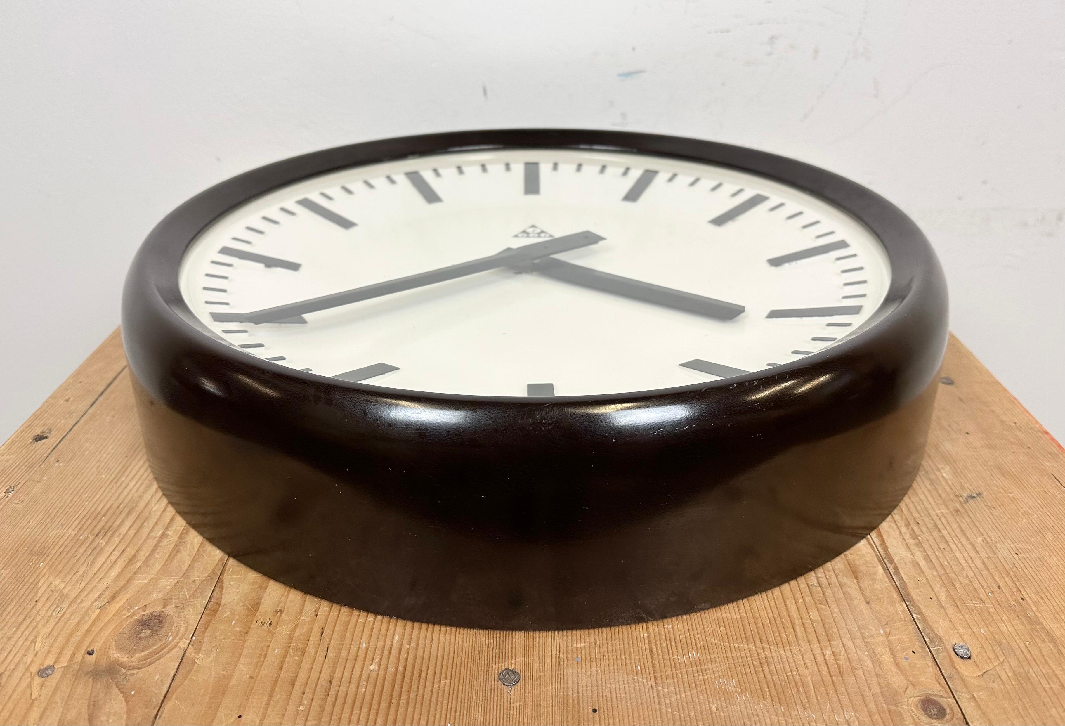 Large Industrial Bakelite Factory Wall Clock from Pragotron, 1960s For Sale 4