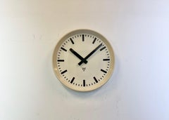 Gran Reloj Industrial de Pared de Fábrica de Baquelita de Pragotron, Años 60