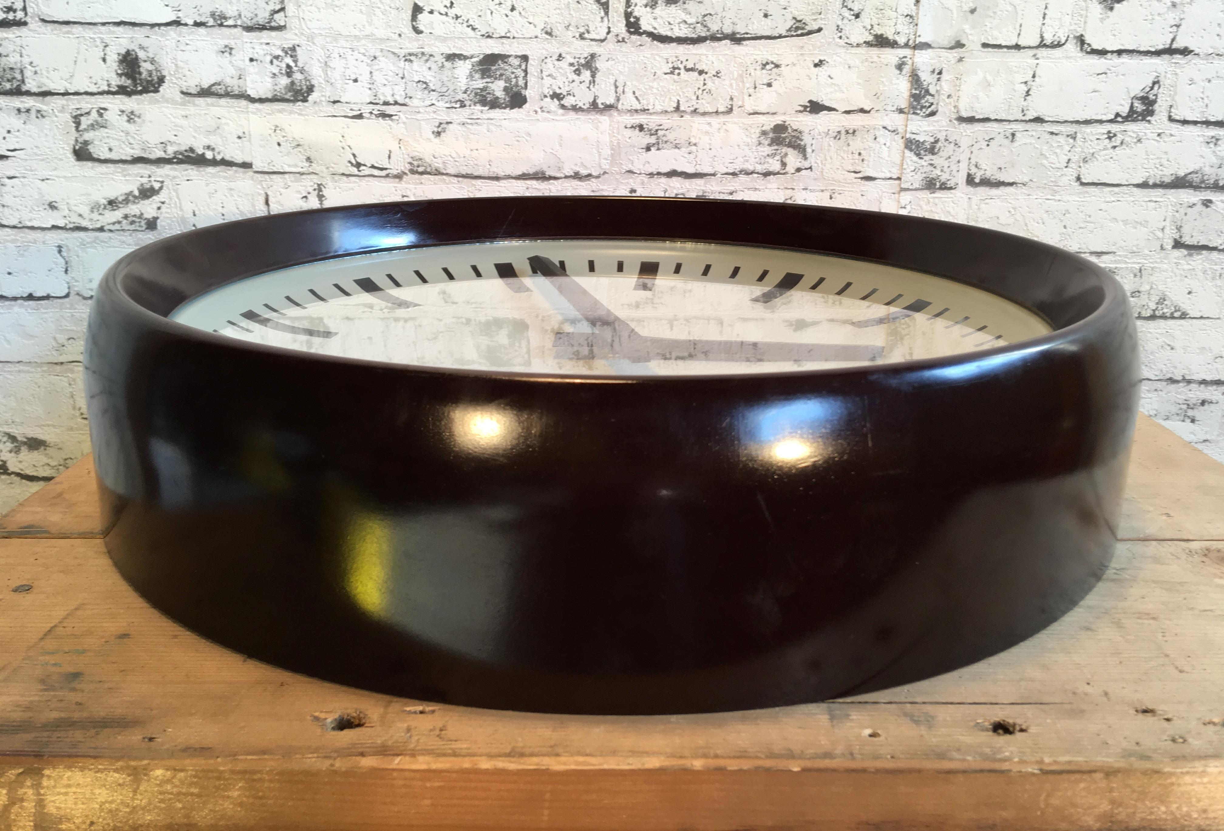 Large Industrial Bakelite Factory Wall Clock from Pragotron, 1960s  In Good Condition In Kojetice, CZ