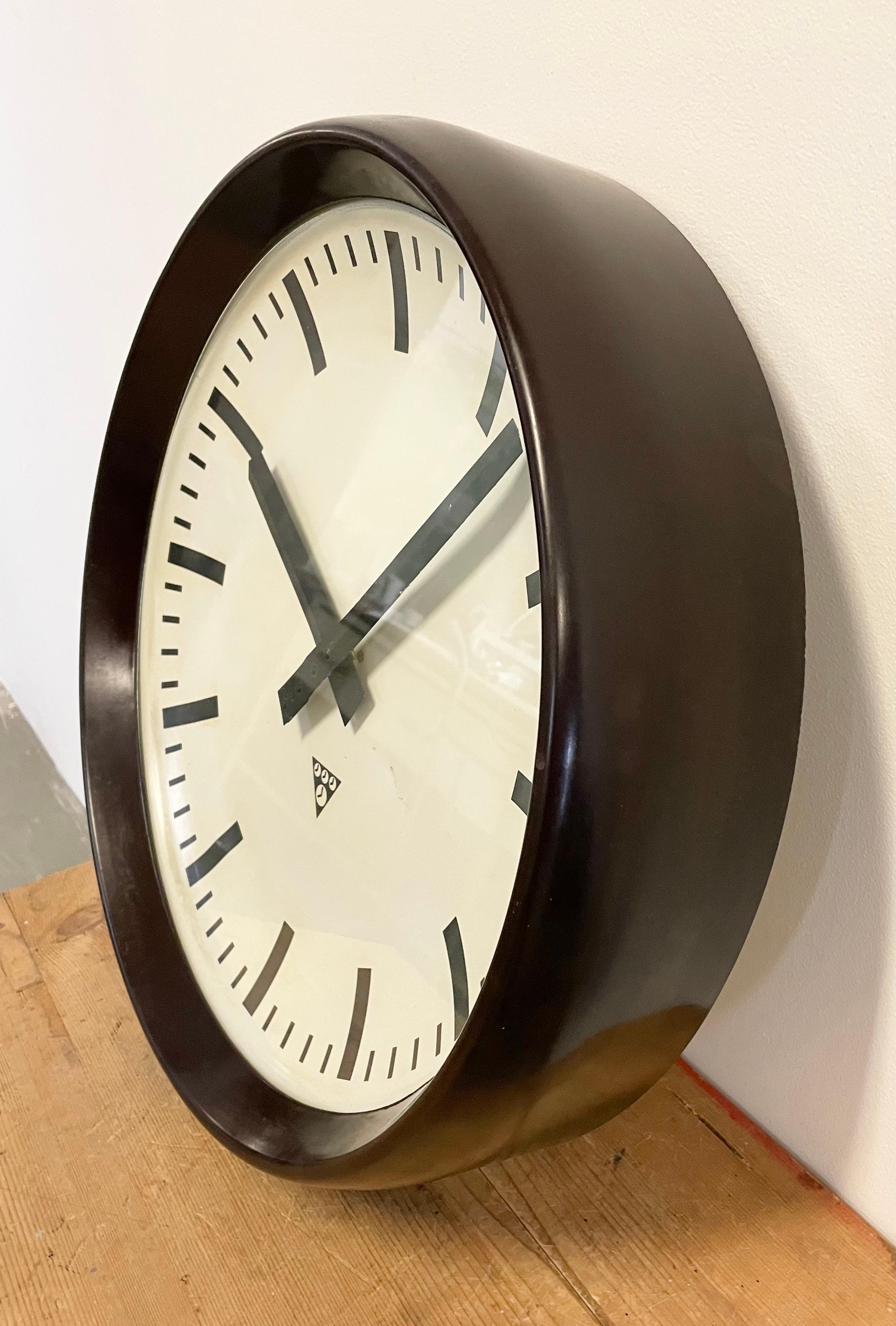 Large Industrial Bakelite Factory Wall Clock from Pragotron, 1960s In Fair Condition In Kojetice, CZ