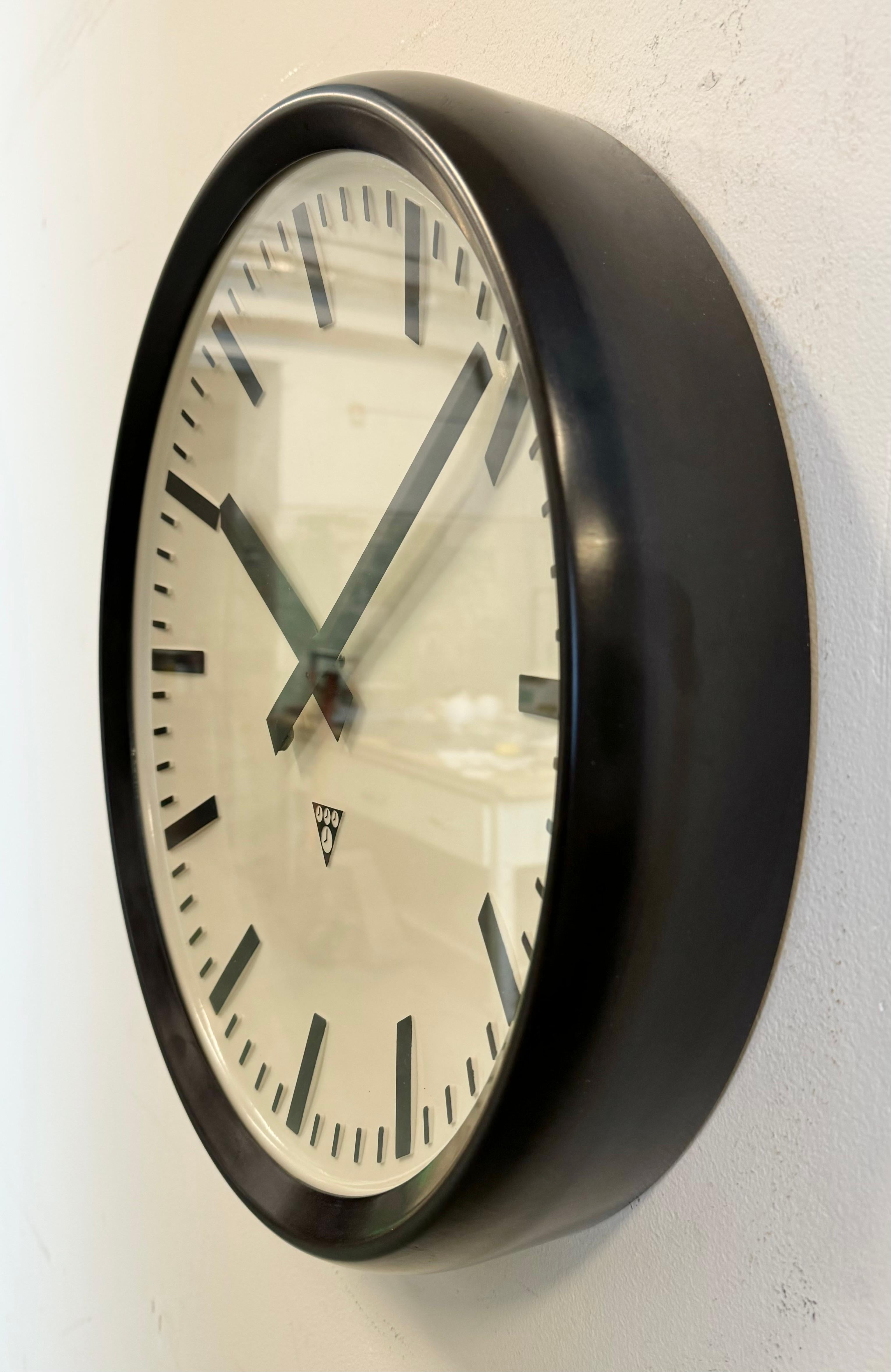 Large Industrial Bakelite Factory Wall Clock from Pragotron, 1960s In Good Condition For Sale In Kojetice, CZ