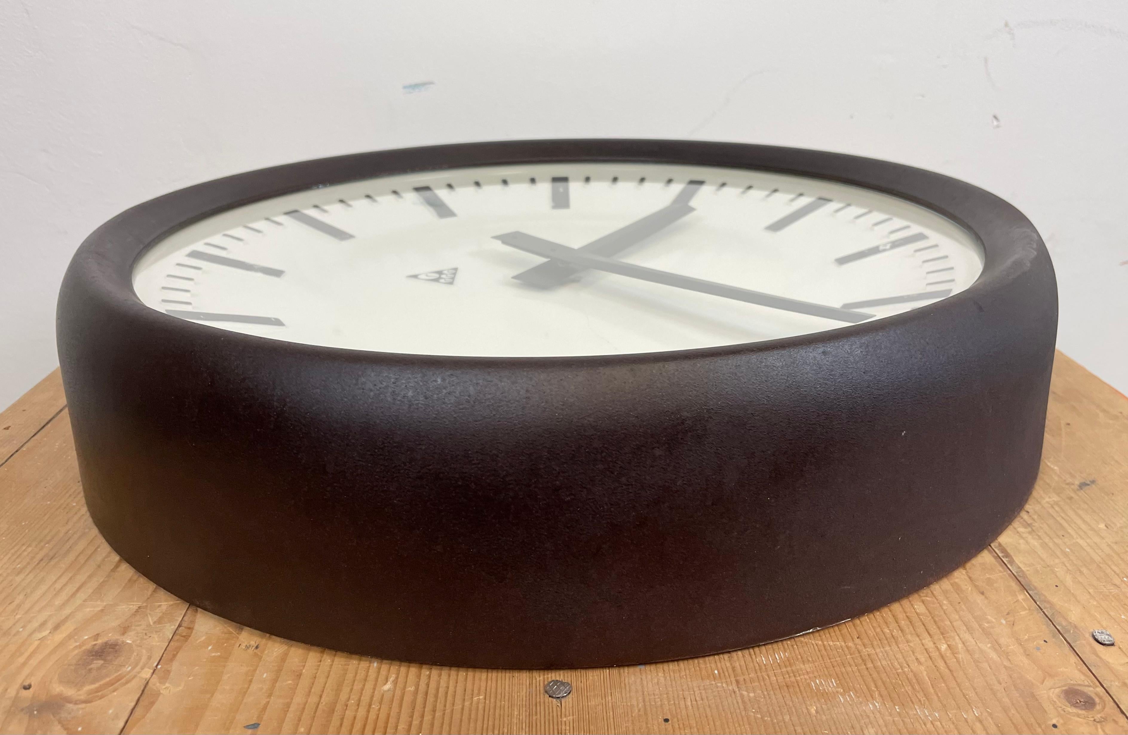 Large Industrial Bakelite Factory Wall Clock from Pragotron, 1960s 2