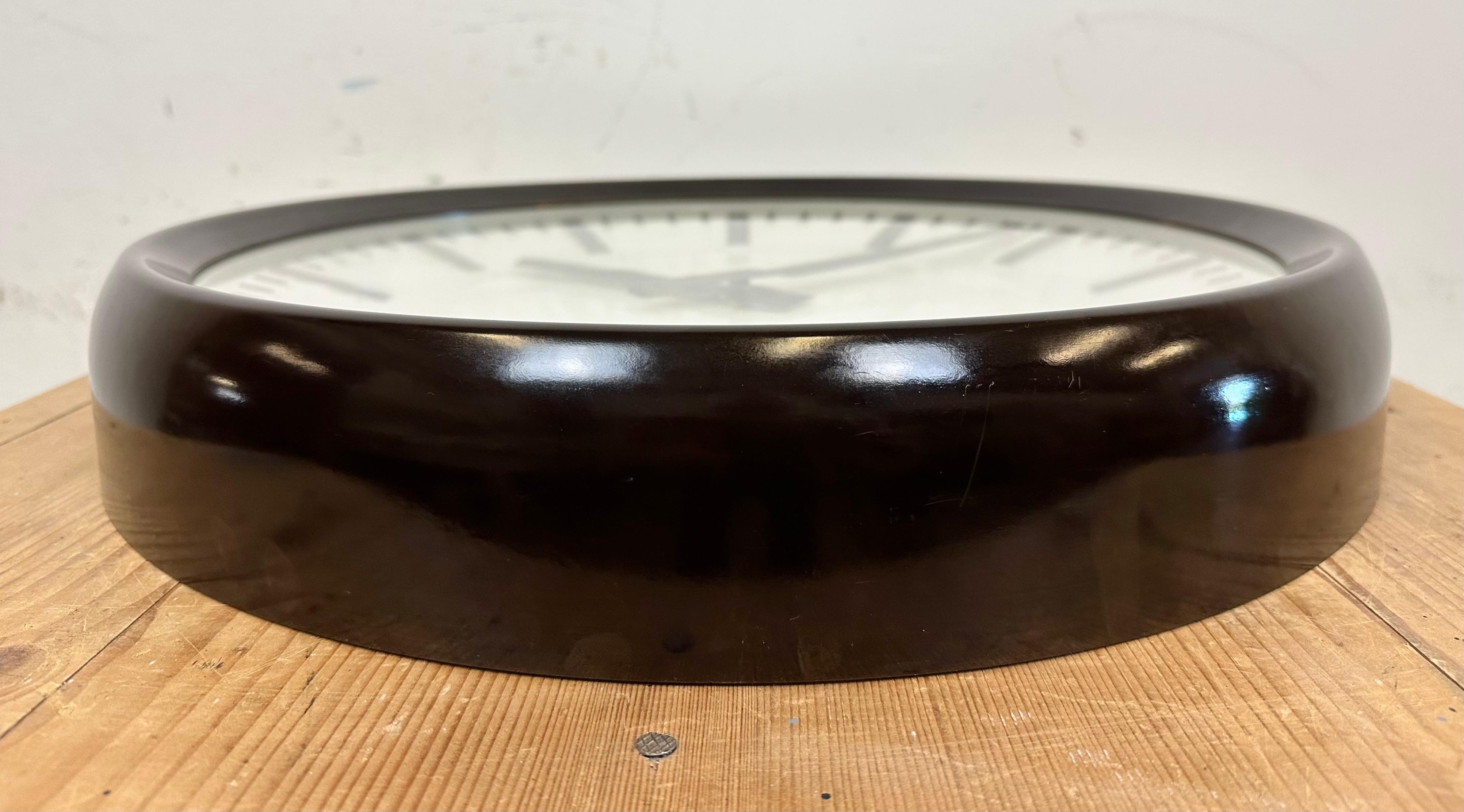 Large Industrial Bakelite Factory Wall Clock from Pragotron, 1960s For Sale 3