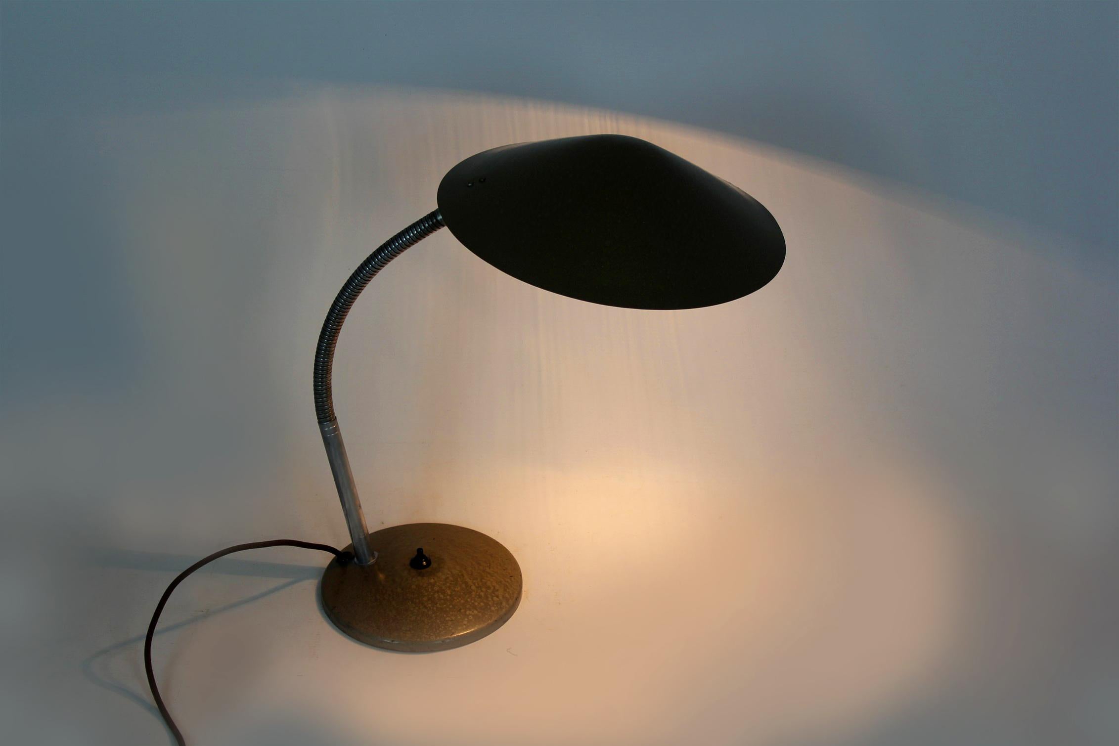 Large Industrial Bauhaus Style Table Lamp, 1940s For Sale 10