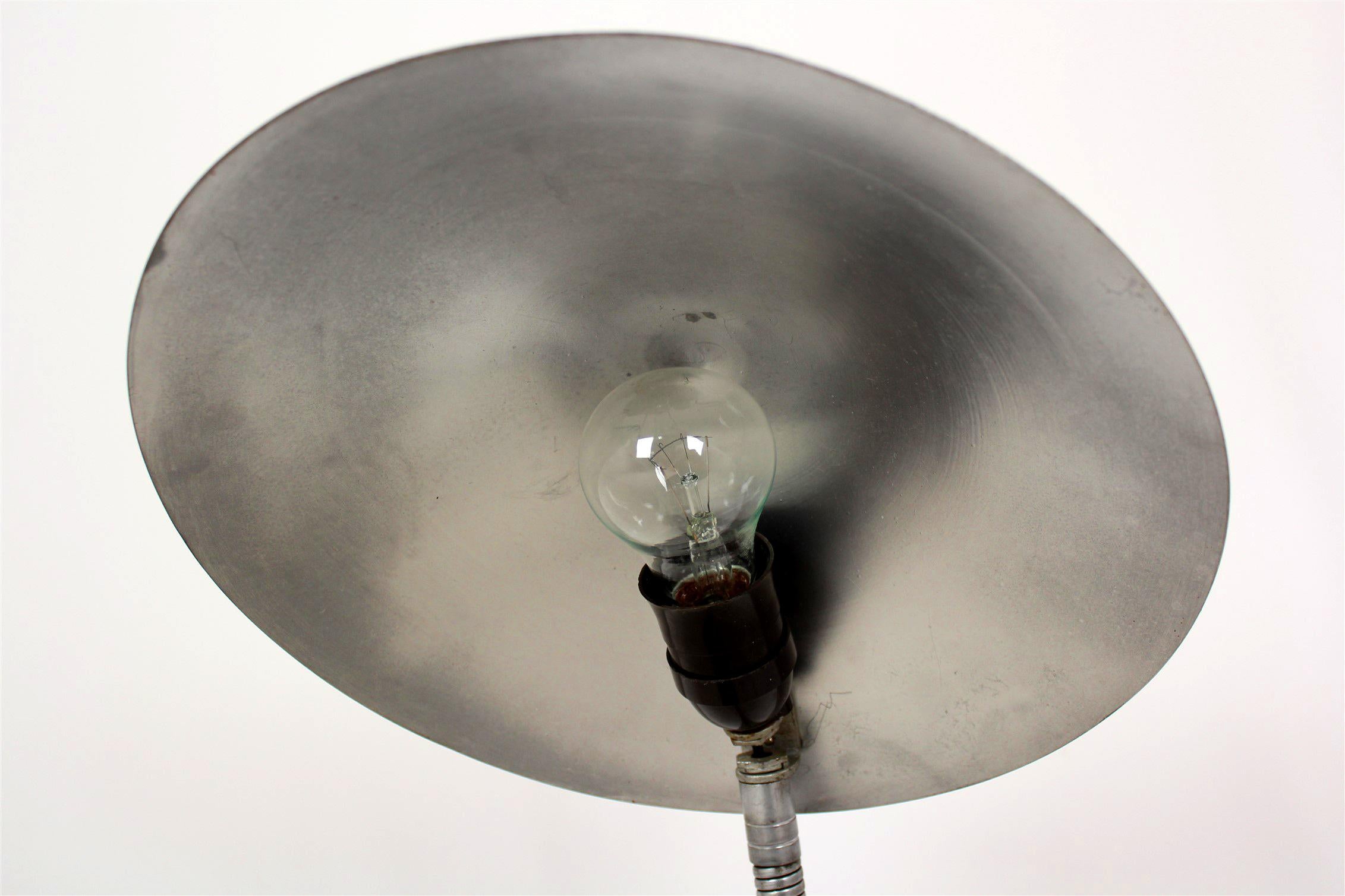 Large Industrial Bauhaus Style Table Lamp, 1940s For Sale 4