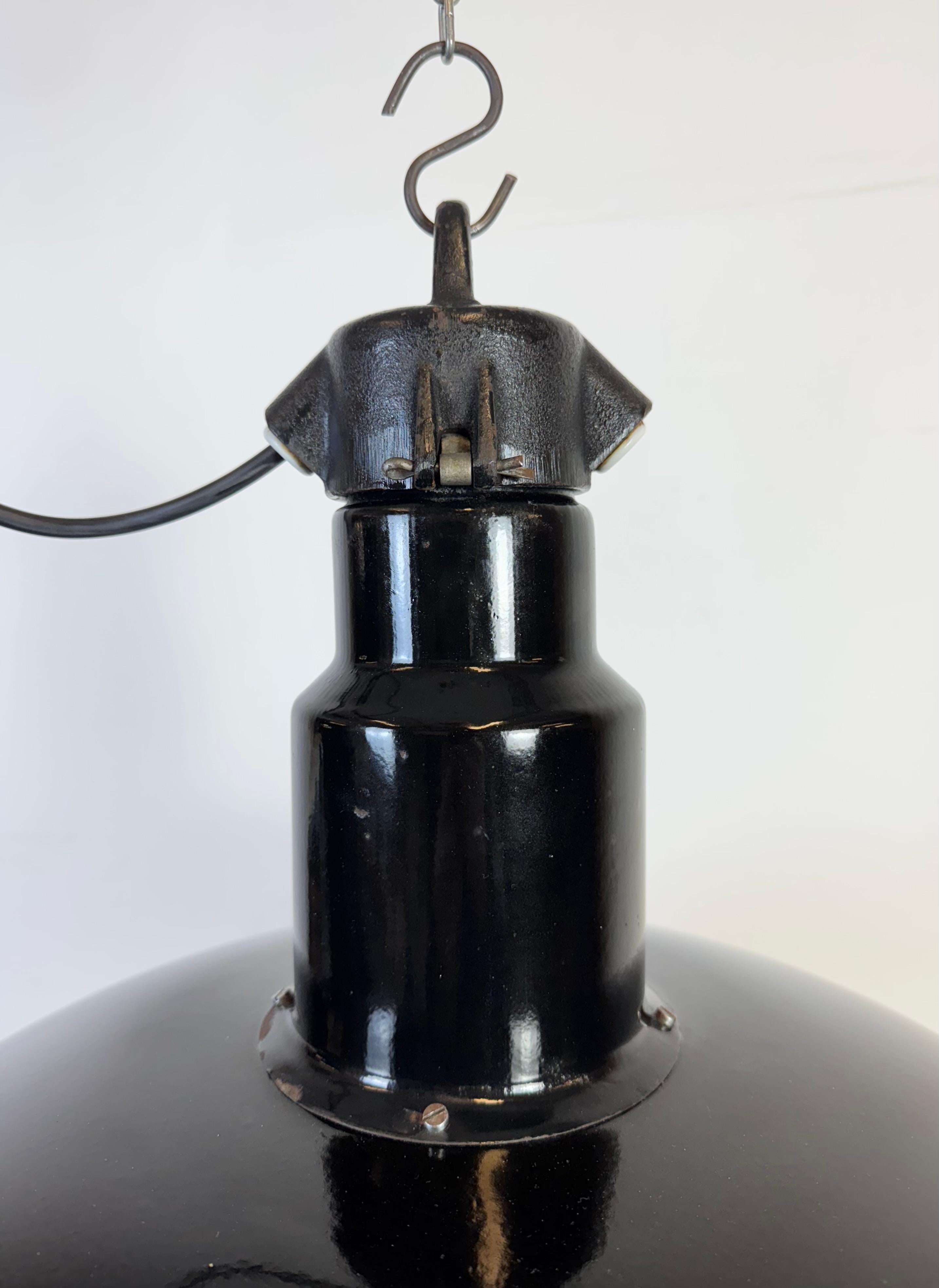 Ceco Grande lampada industriale in smalto nero con piano in ghisa, anni '50 in vendita
