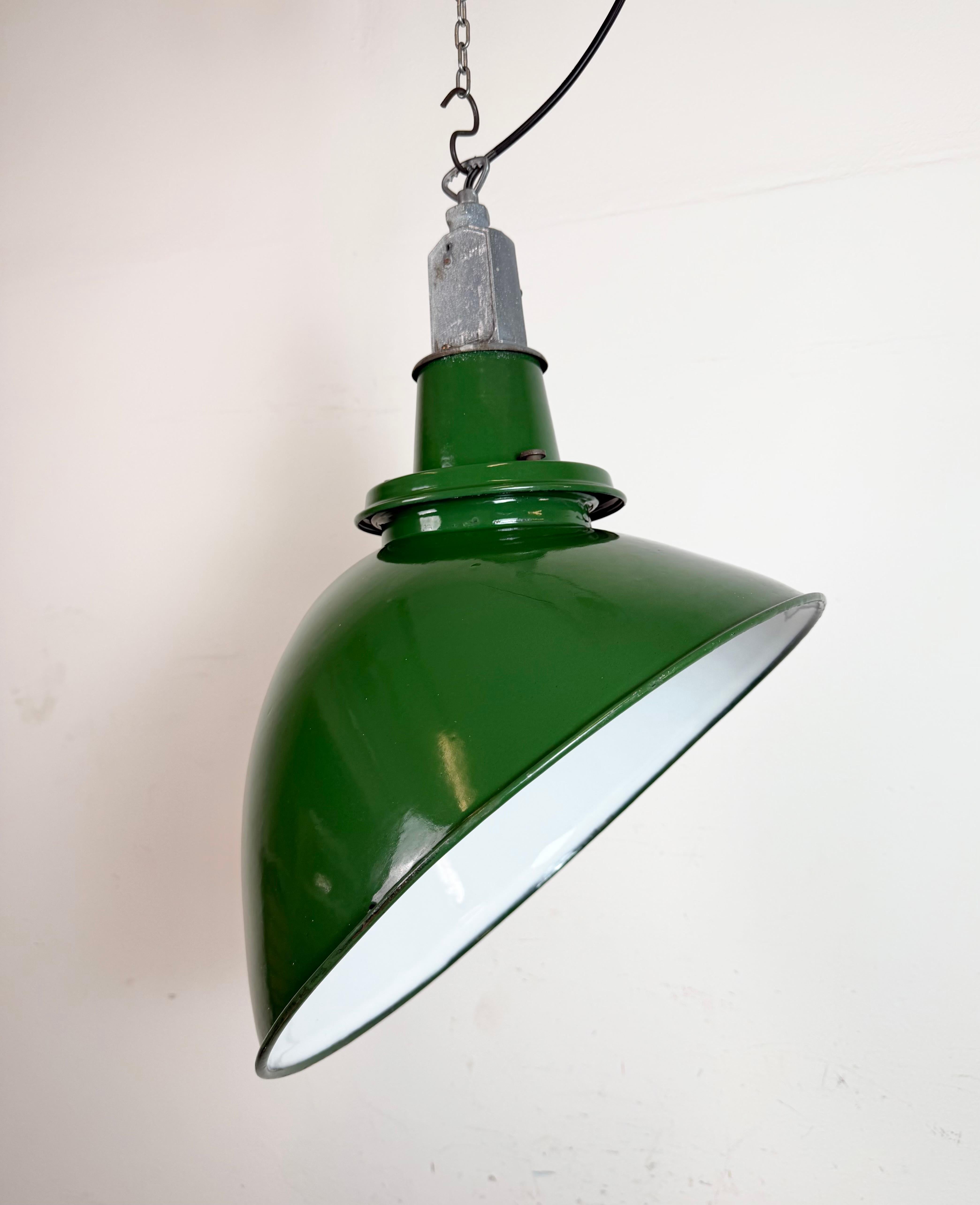 Large Industrial British Green Enamel Factory Pendant Lamp from Benjamin, 1960s For Sale 6