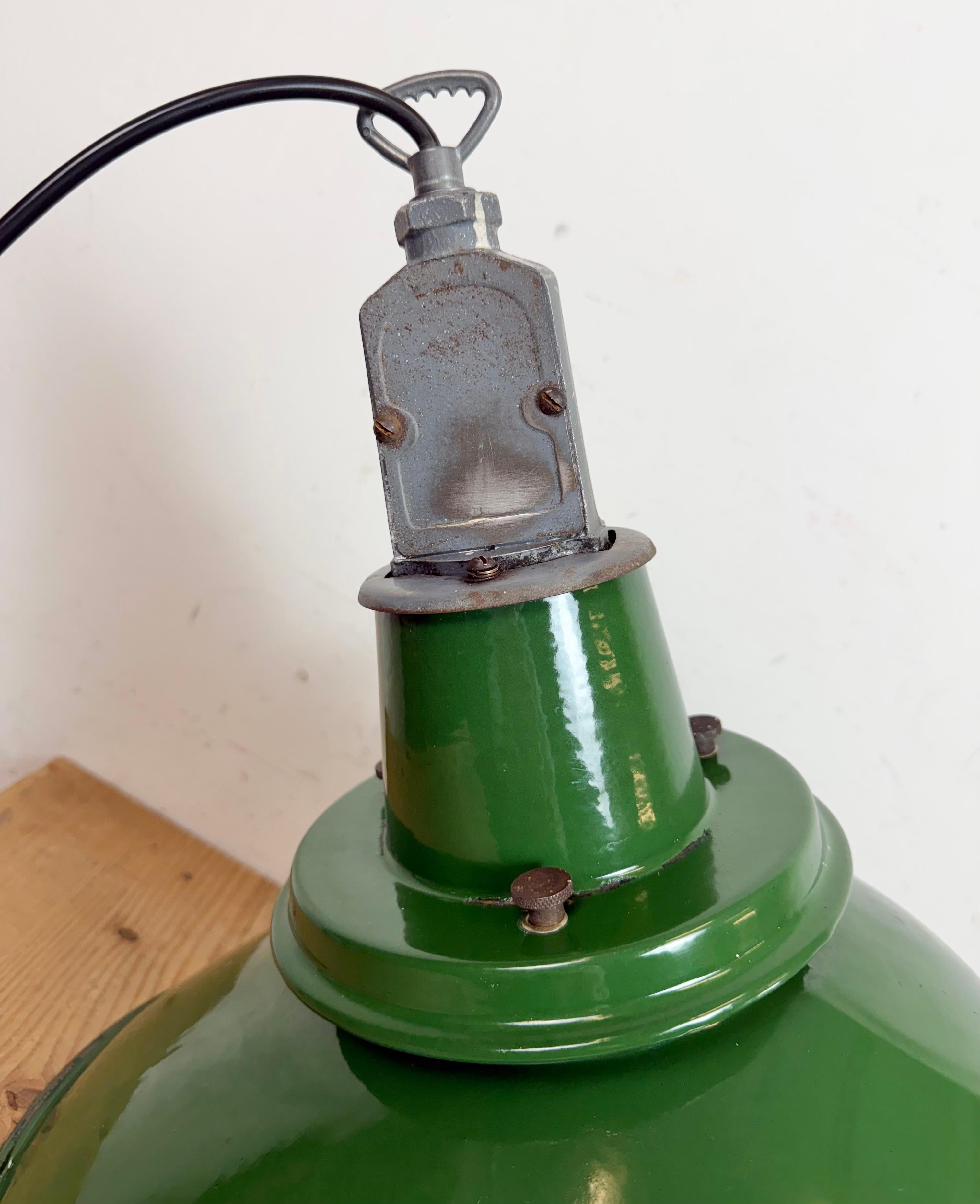 Large Industrial British Green Enamel Factory Pendant Lamp from Benjamin, 1960s For Sale 10