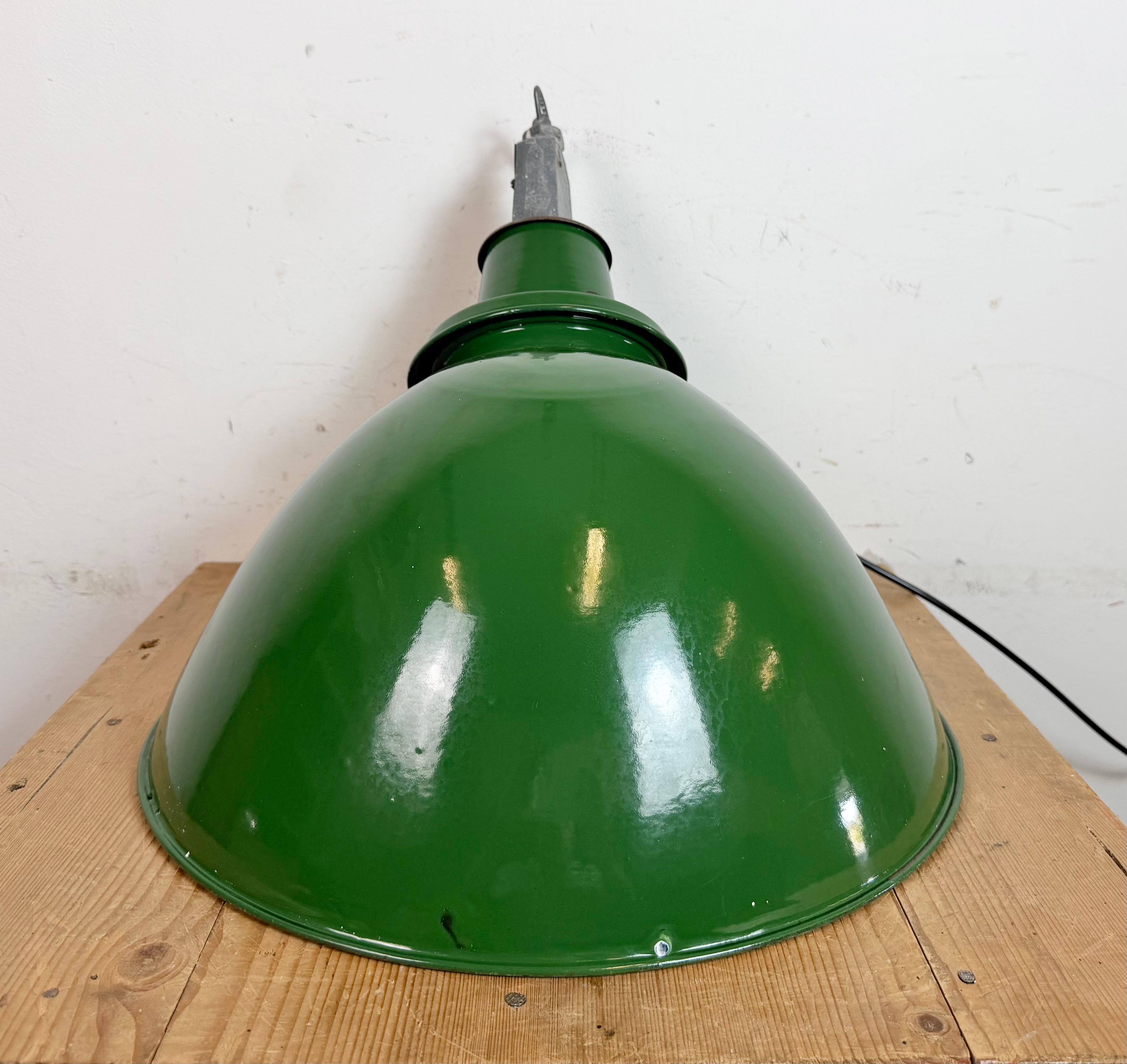 Large Industrial British Green Enamel Factory Pendant Lamp from Benjamin, 1960s For Sale 13