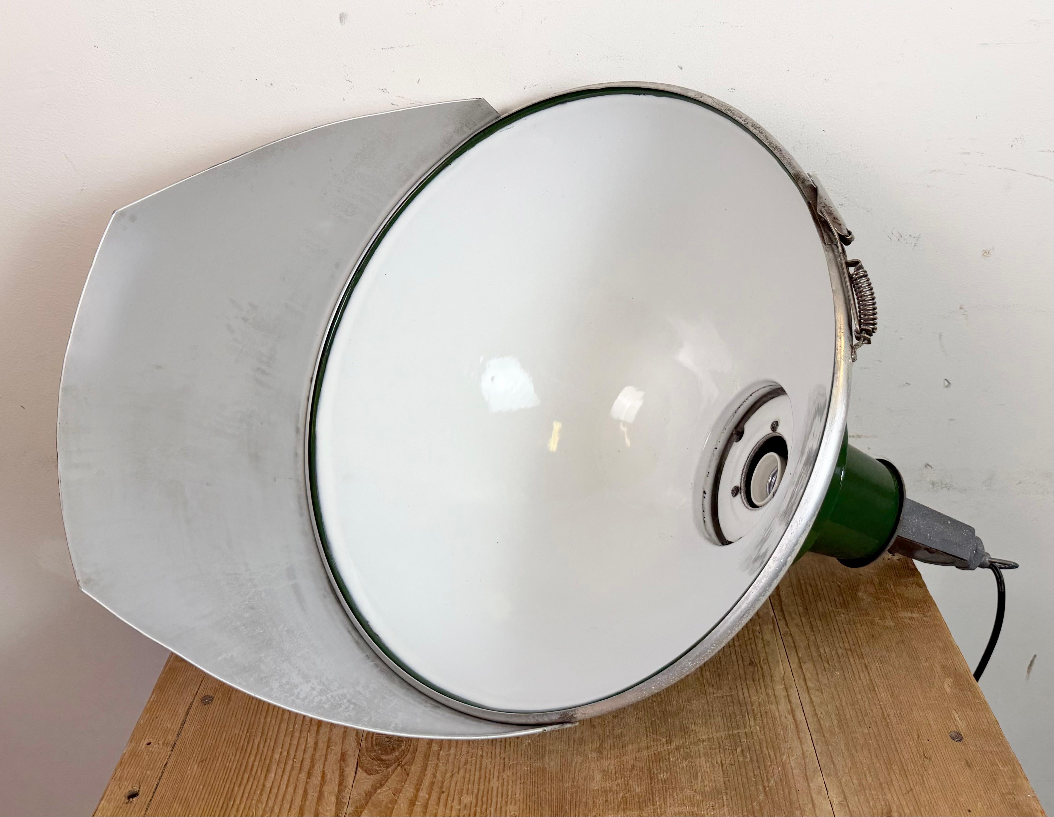 Large Industrial British Green Enamel Factory Pendant Lamp from Benjamin, 1960s For Sale 15