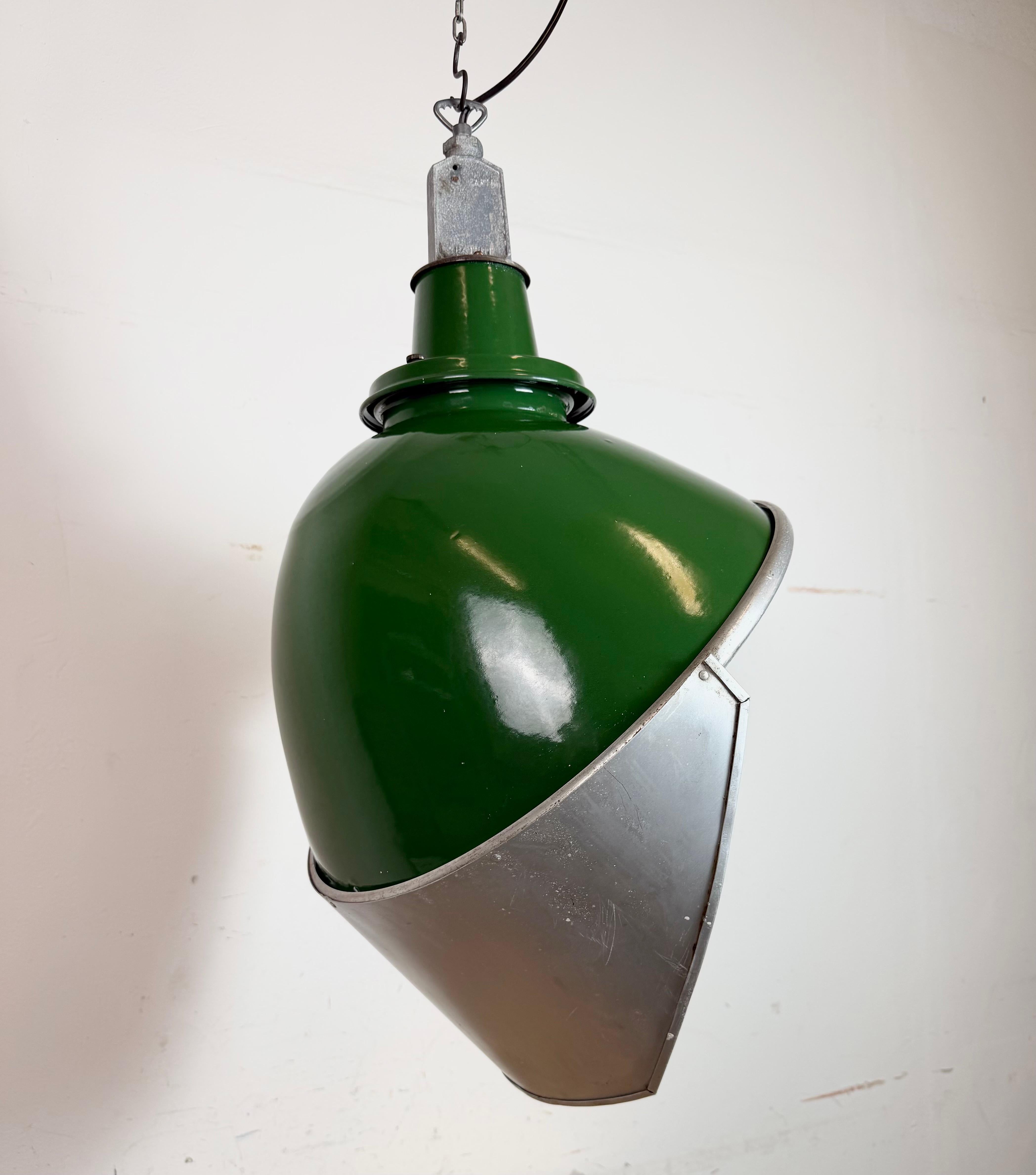20th Century Large Industrial British Green Enamel Factory Pendant Lamp from Benjamin, 1960s For Sale