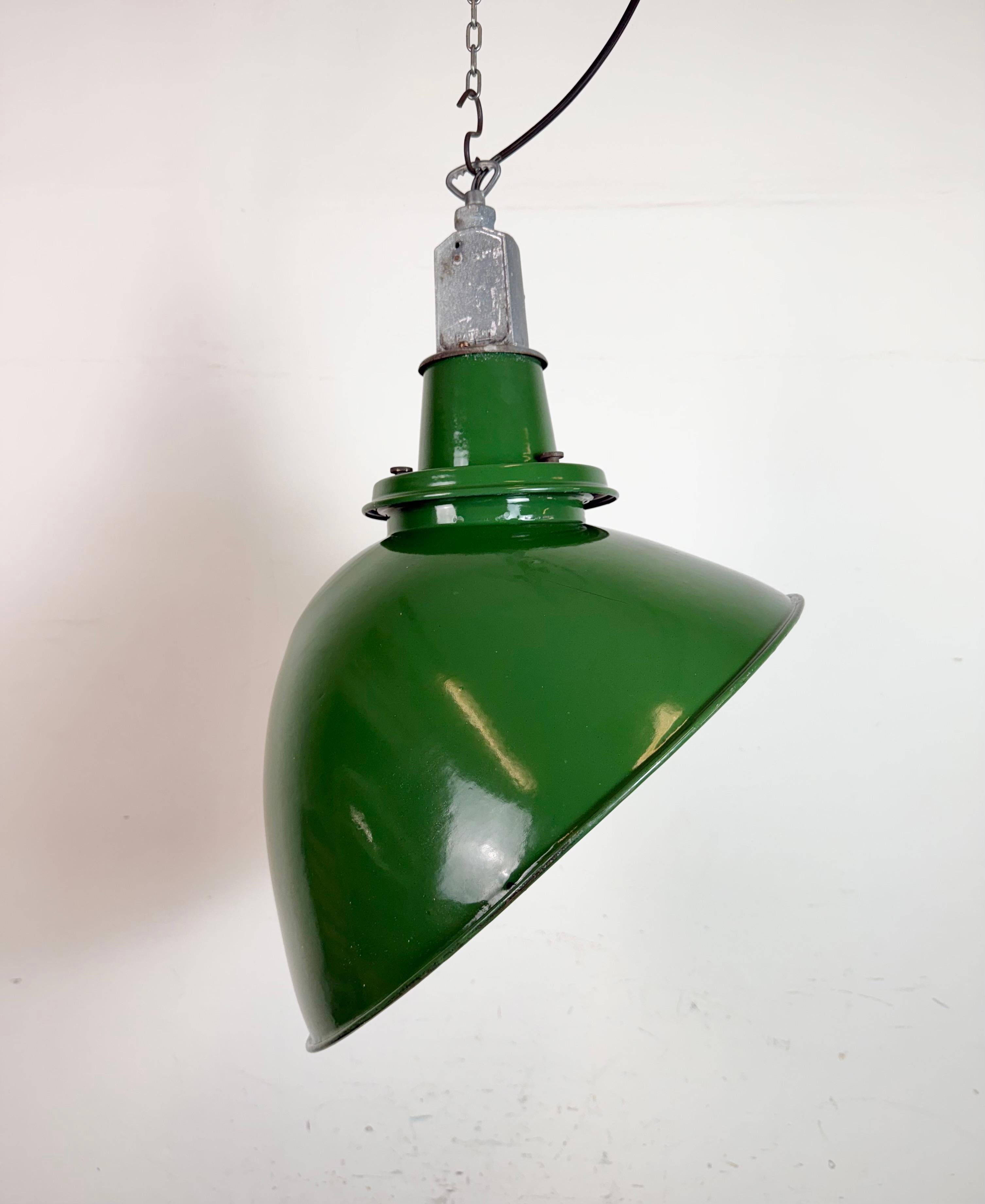 Large Industrial British Green Enamel Factory Pendant Lamp from Benjamin, 1960s For Sale 5