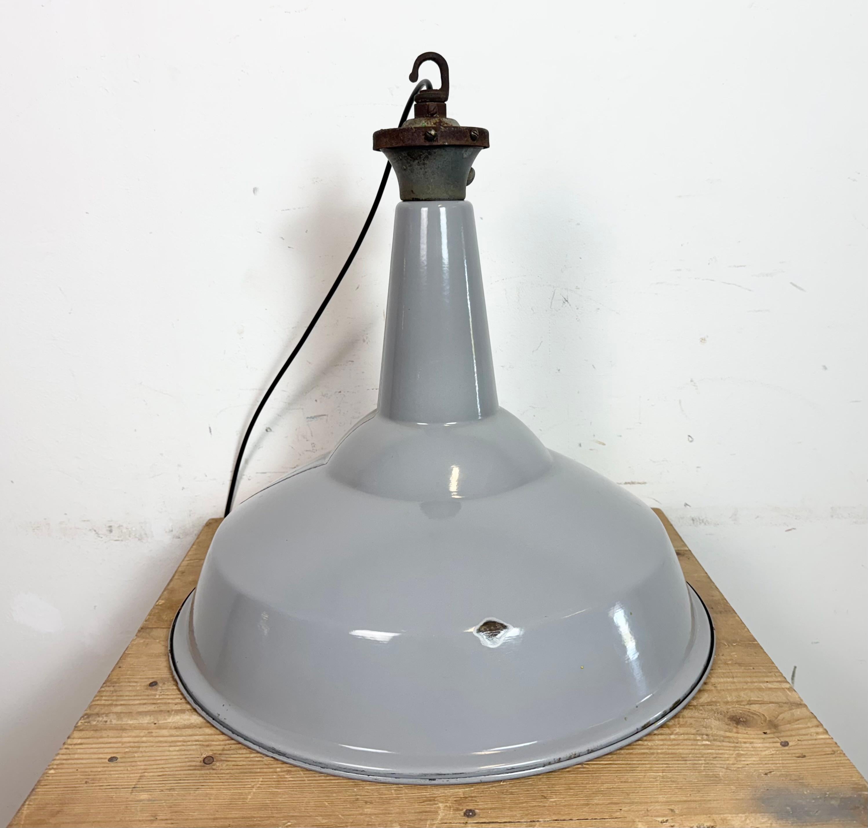 Large Industrial British Grey Enamel Factory Pendant Lamp from Benjamin, 1960s For Sale 6