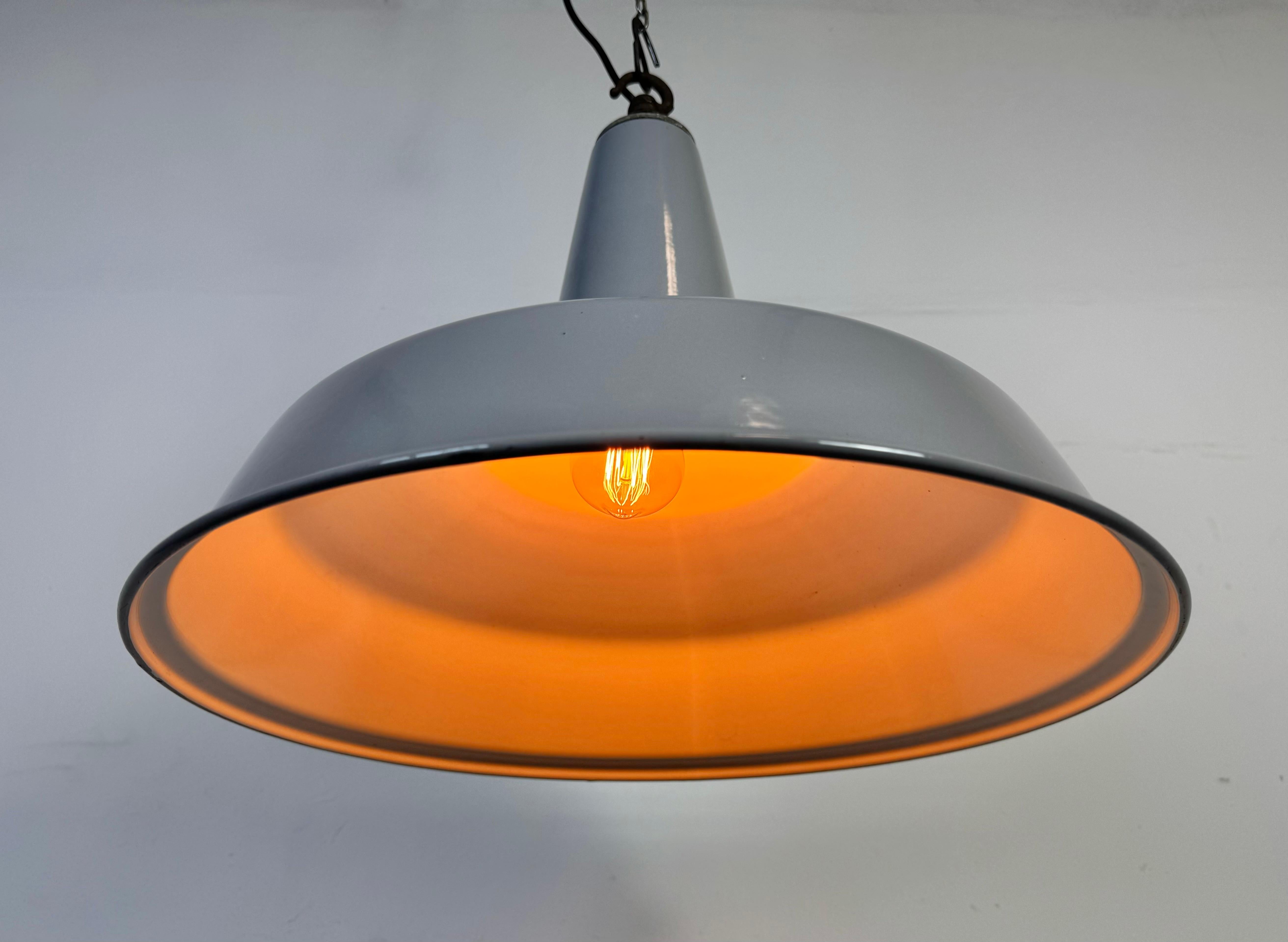 Large Industrial British Grey Enamel Factory Pendant Lamp from Benjamin, 1960s For Sale 7