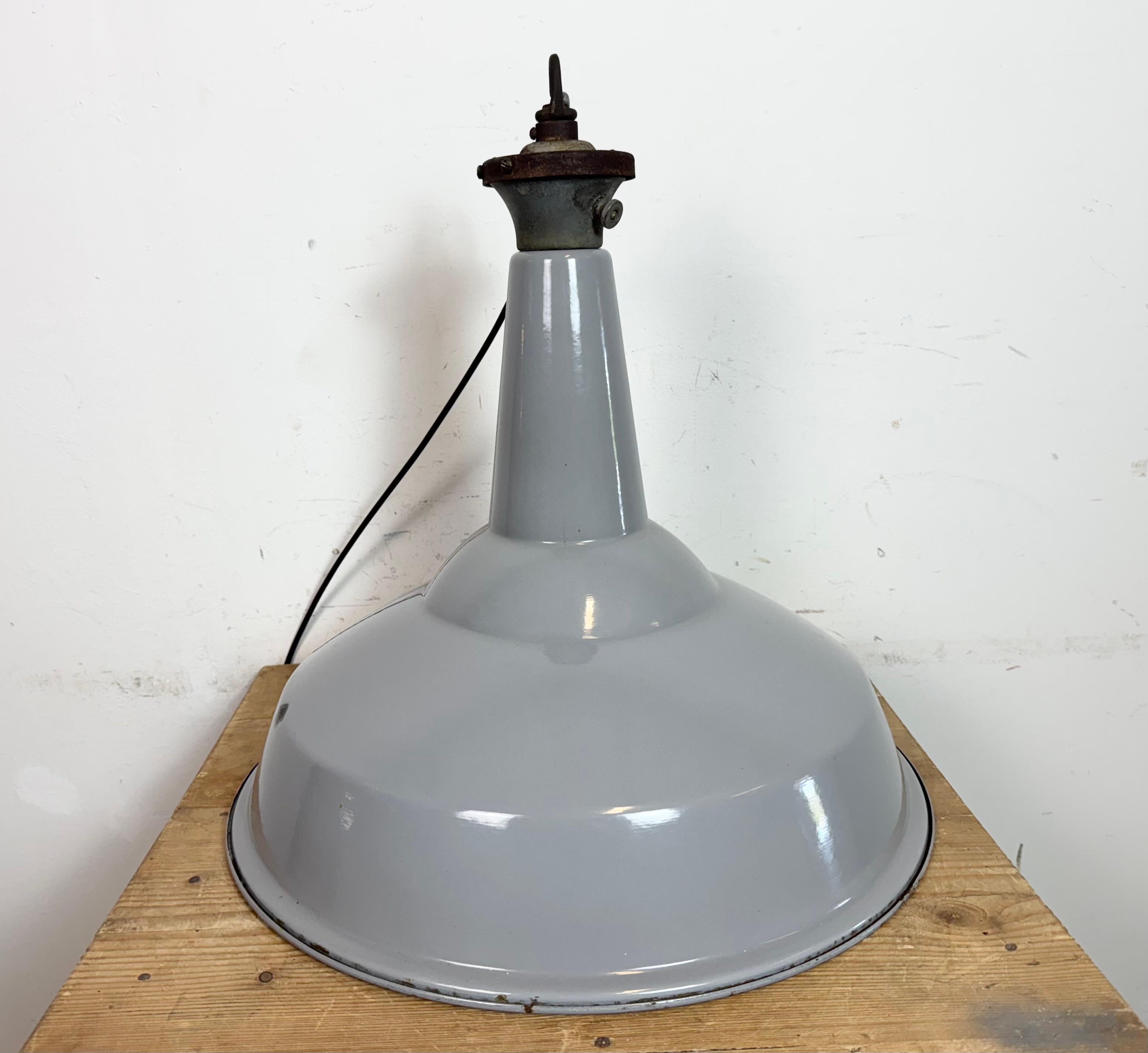 Large Industrial British Grey Enamel Factory Pendant Lamp from Benjamin, 1960s For Sale 7