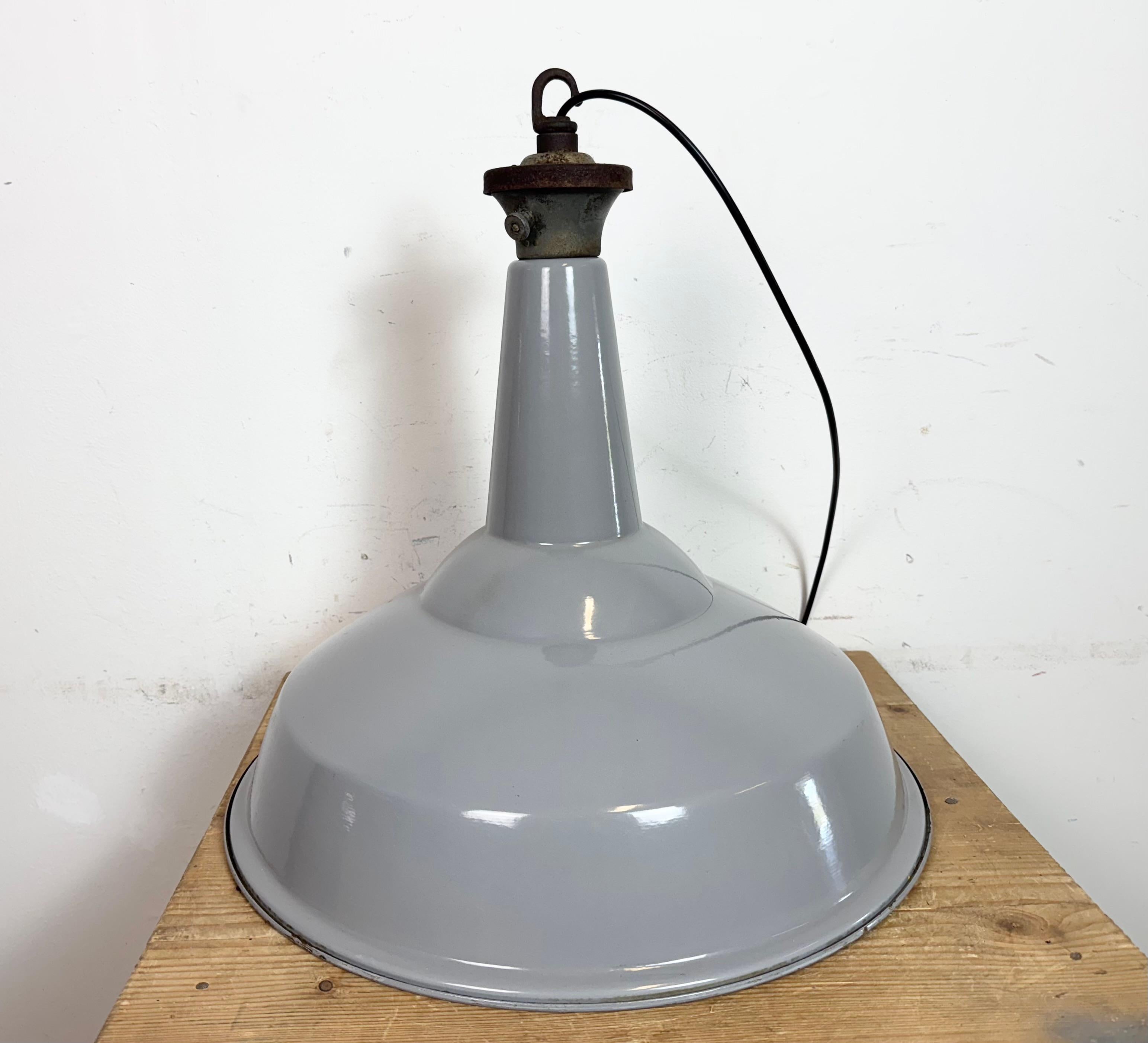 Large Industrial British Grey Enamel Factory Pendant Lamp from Benjamin, 1960s For Sale 8