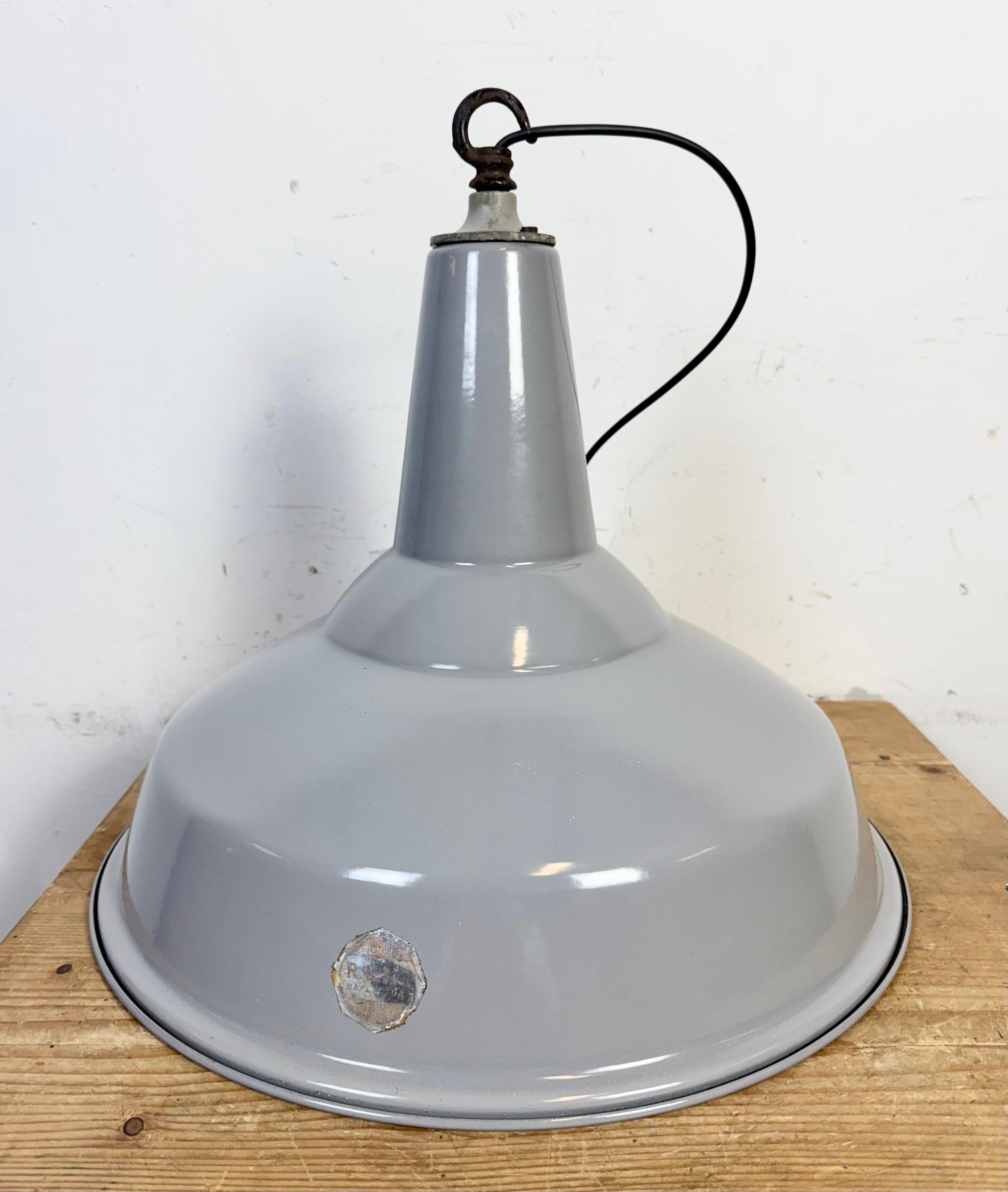 Large Industrial British Grey Enamel Factory Pendant Lamp from Benjamin, 1960s For Sale 10