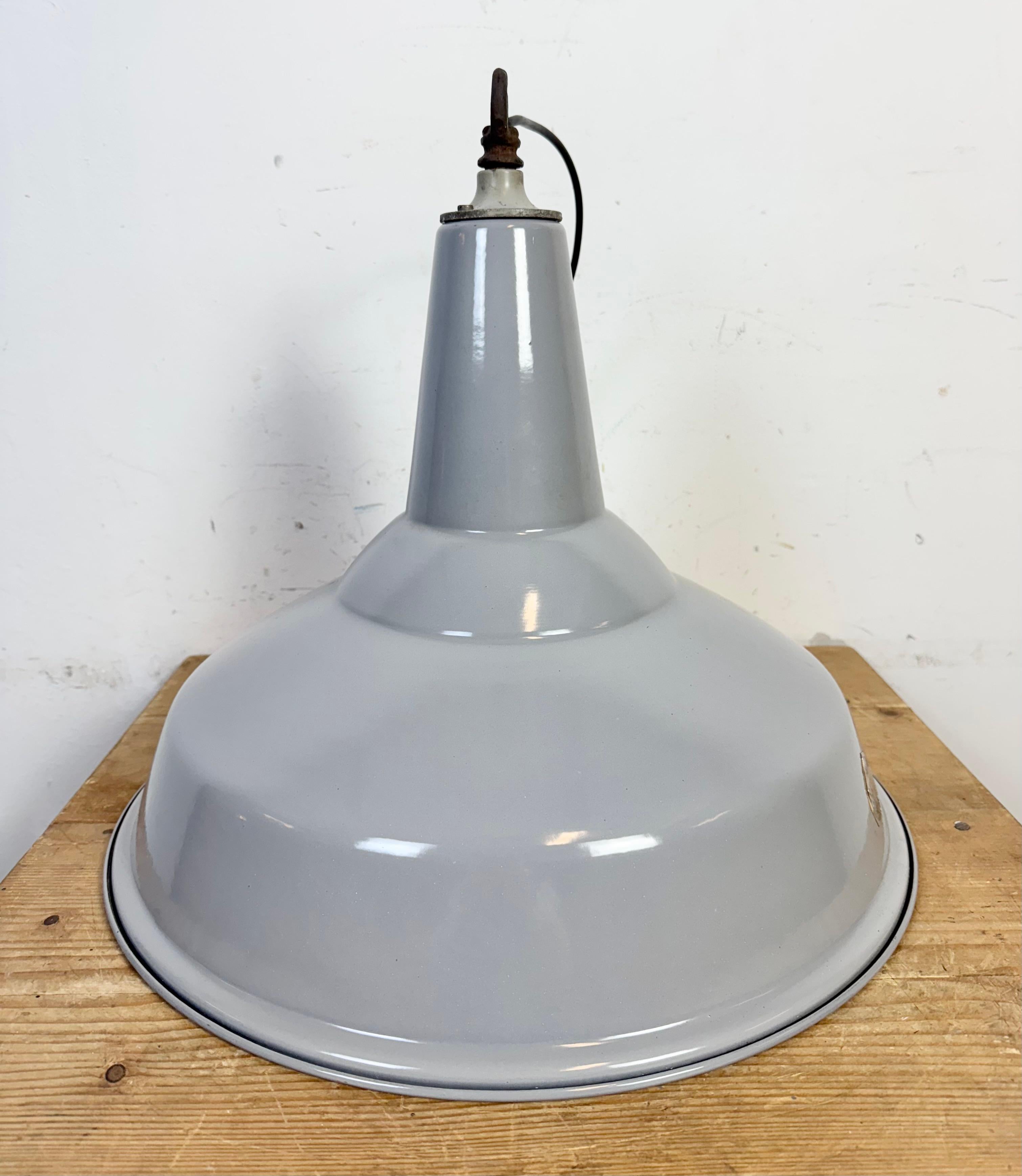 Large Industrial British Grey Enamel Factory Pendant Lamp from Benjamin, 1960s For Sale 11