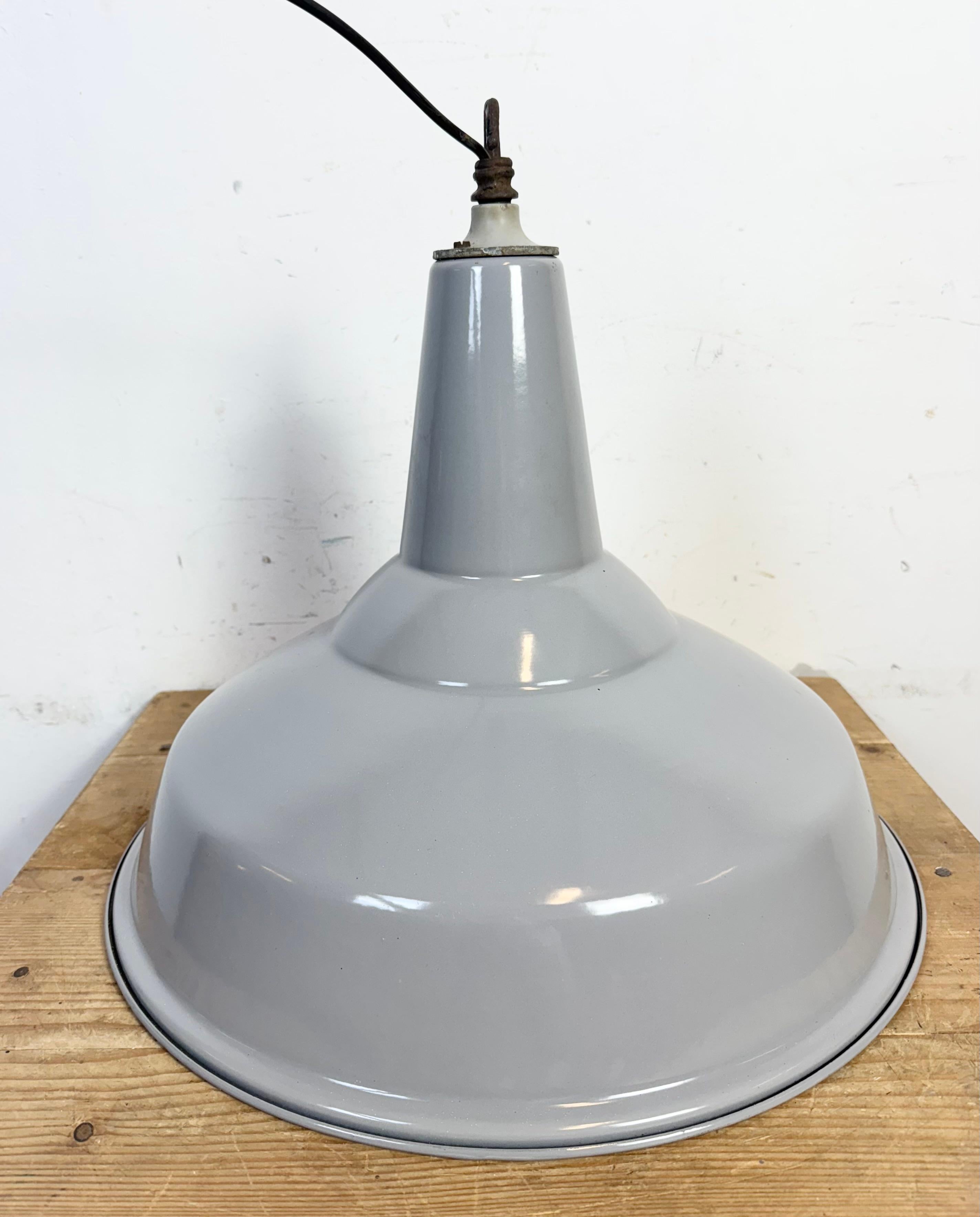 Large Industrial British Grey Enamel Factory Pendant Lamp from Benjamin, 1960s For Sale 13