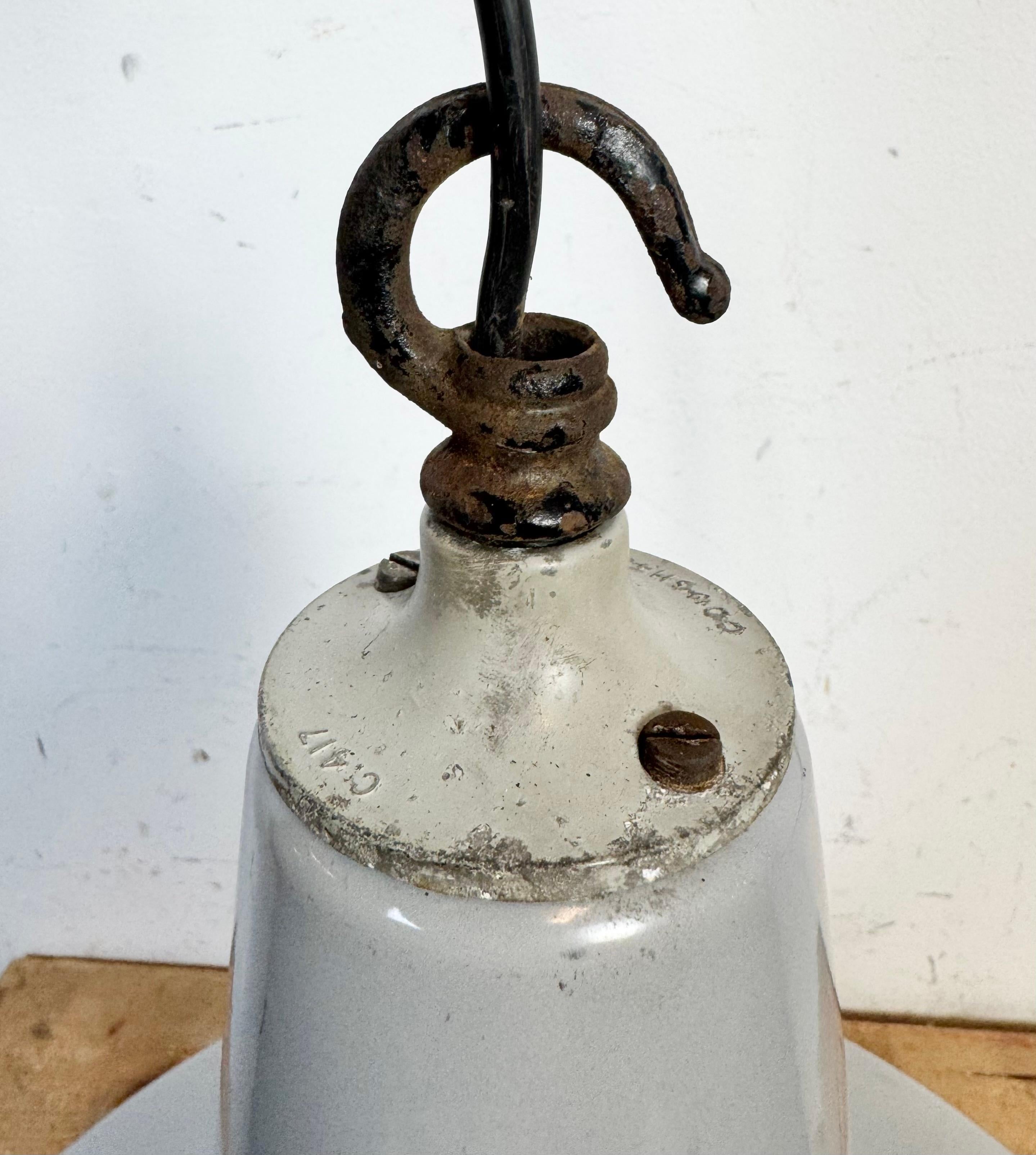 Large Industrial British Grey Enamel Factory Pendant Lamp from Benjamin, 1960s For Sale 14