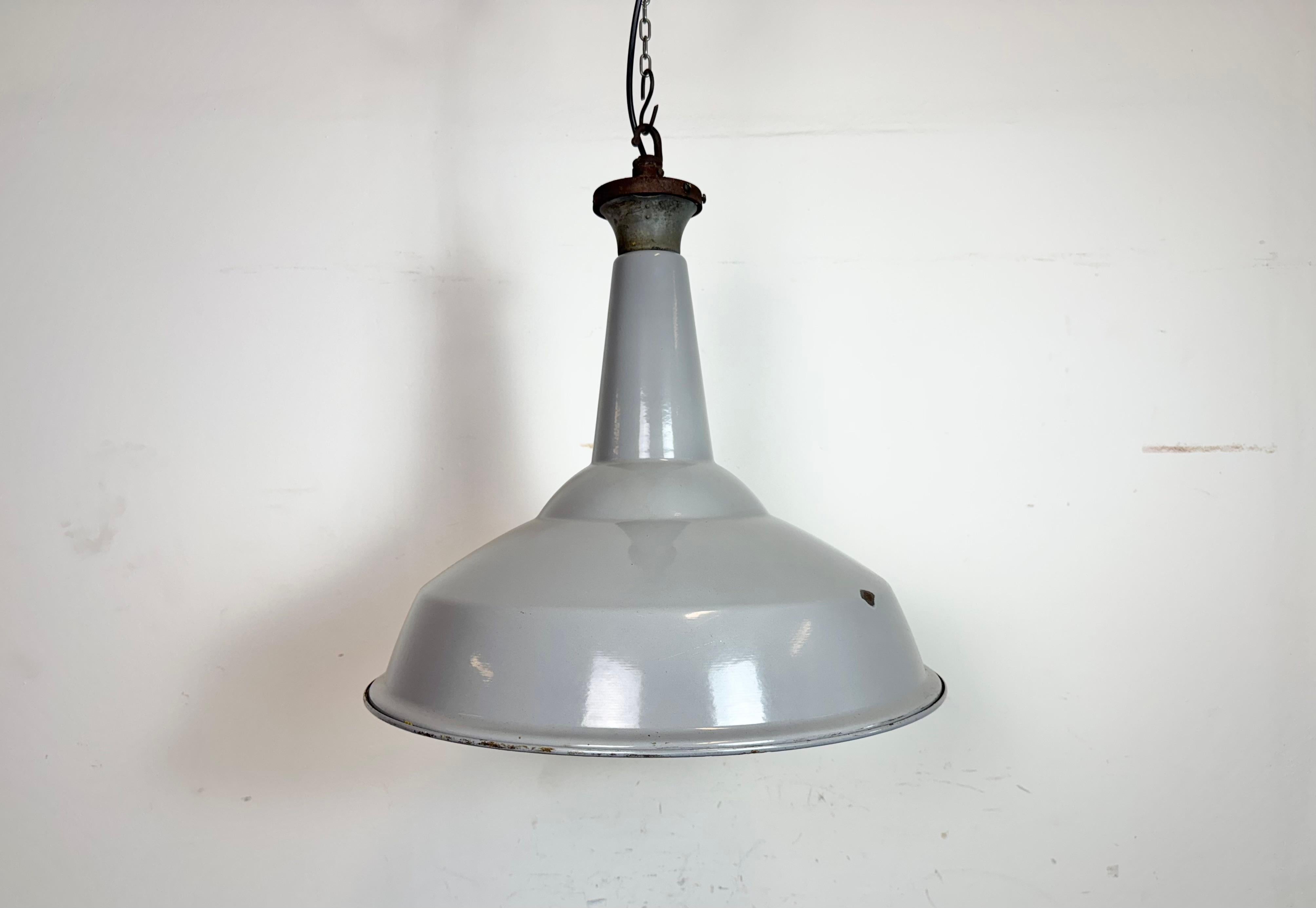Industrial grey enamel factory pendant light made by Benjamin in United Kingdom during the 1960s. White enamel inside the shade. Iron top. The socket requires standard E27/ E26 light bulbs. New wire. The weight of the lamp is 4,3 kg.The diameter of
