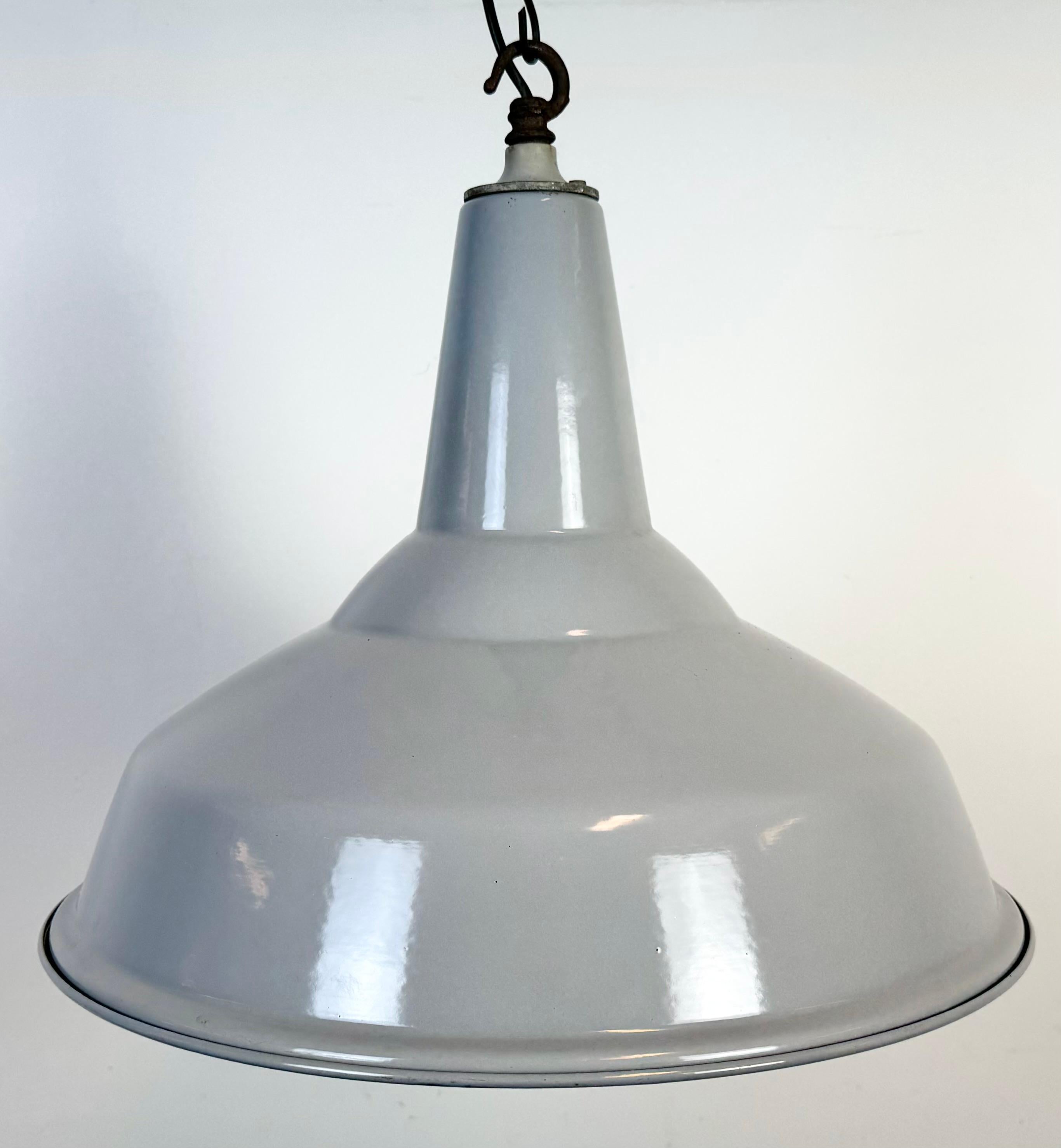 Large Industrial British Grey Enamel Factory Pendant Lamp from Benjamin, 1960s In Good Condition For Sale In Kojetice, CZ