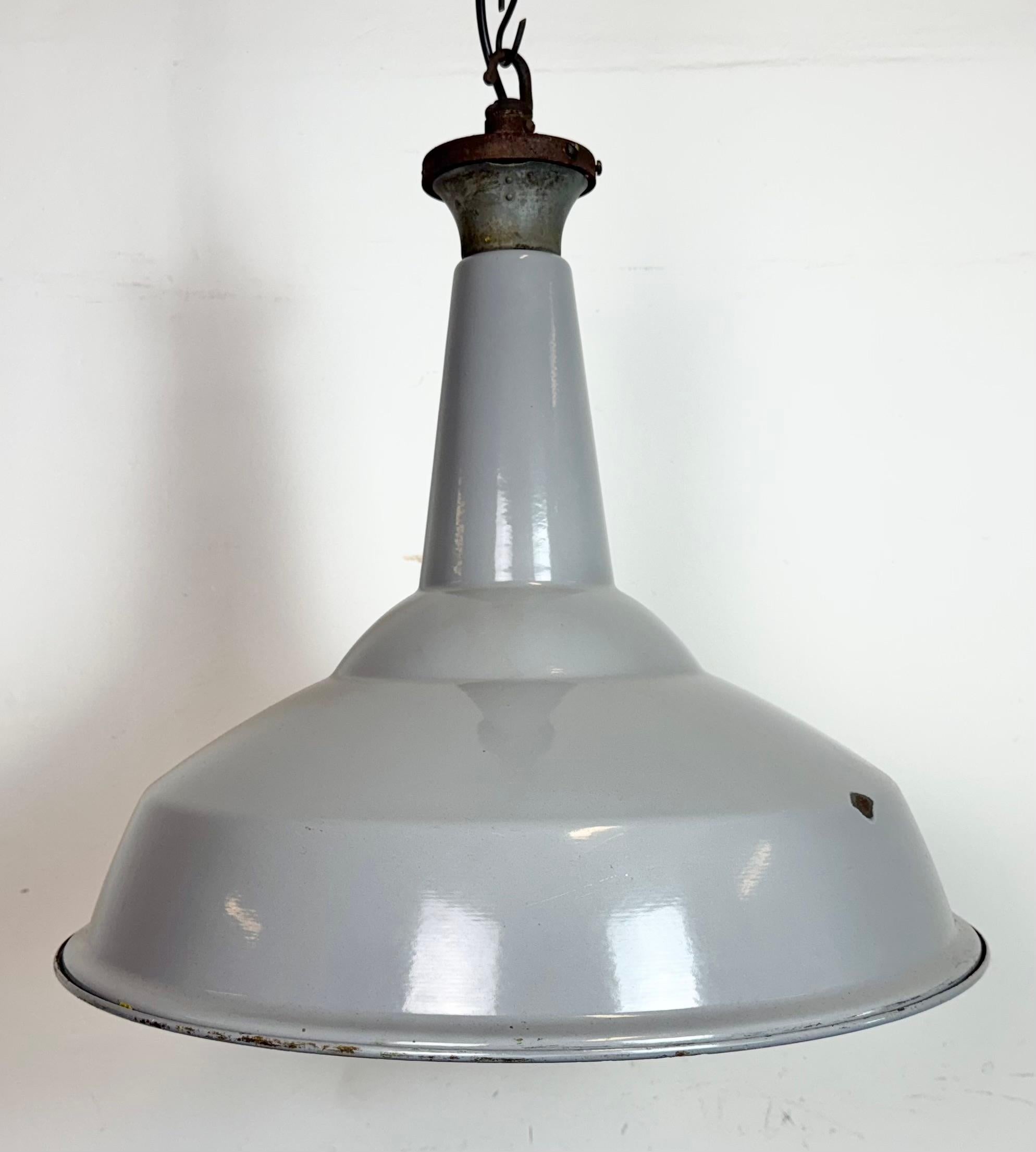 Large Industrial British Grey Enamel Factory Pendant Lamp from Benjamin, 1960s In Good Condition For Sale In Kojetice, CZ