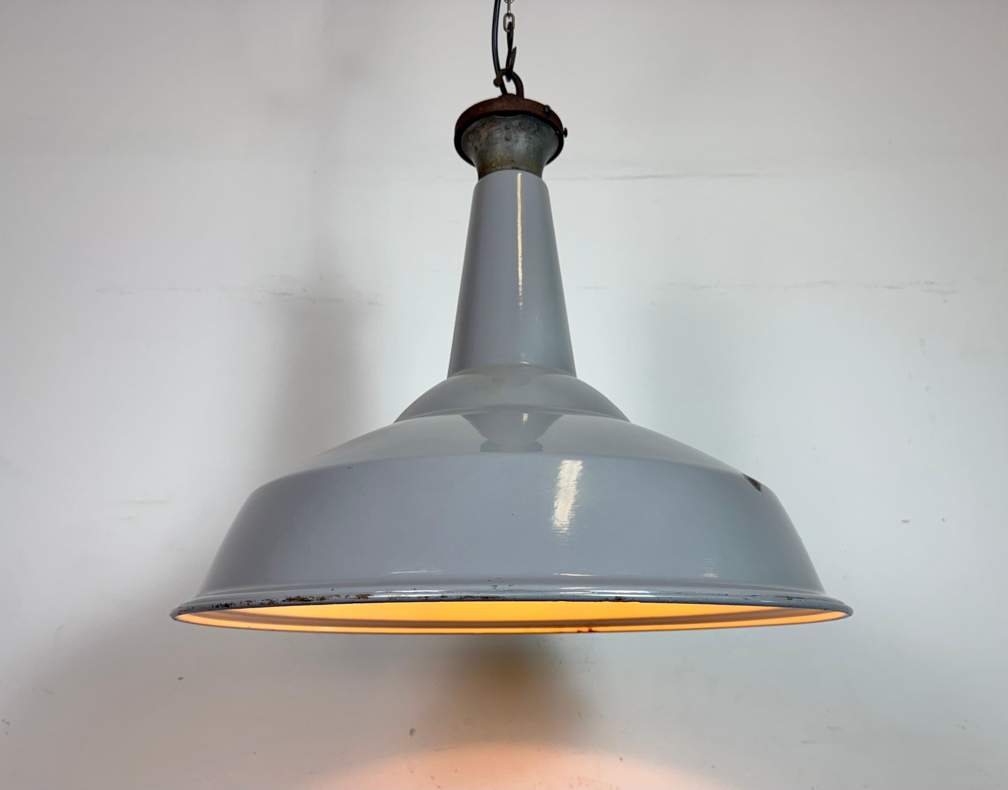 Large Industrial British Grey Enamel Factory Pendant Lamp from Benjamin, 1960s For Sale 4