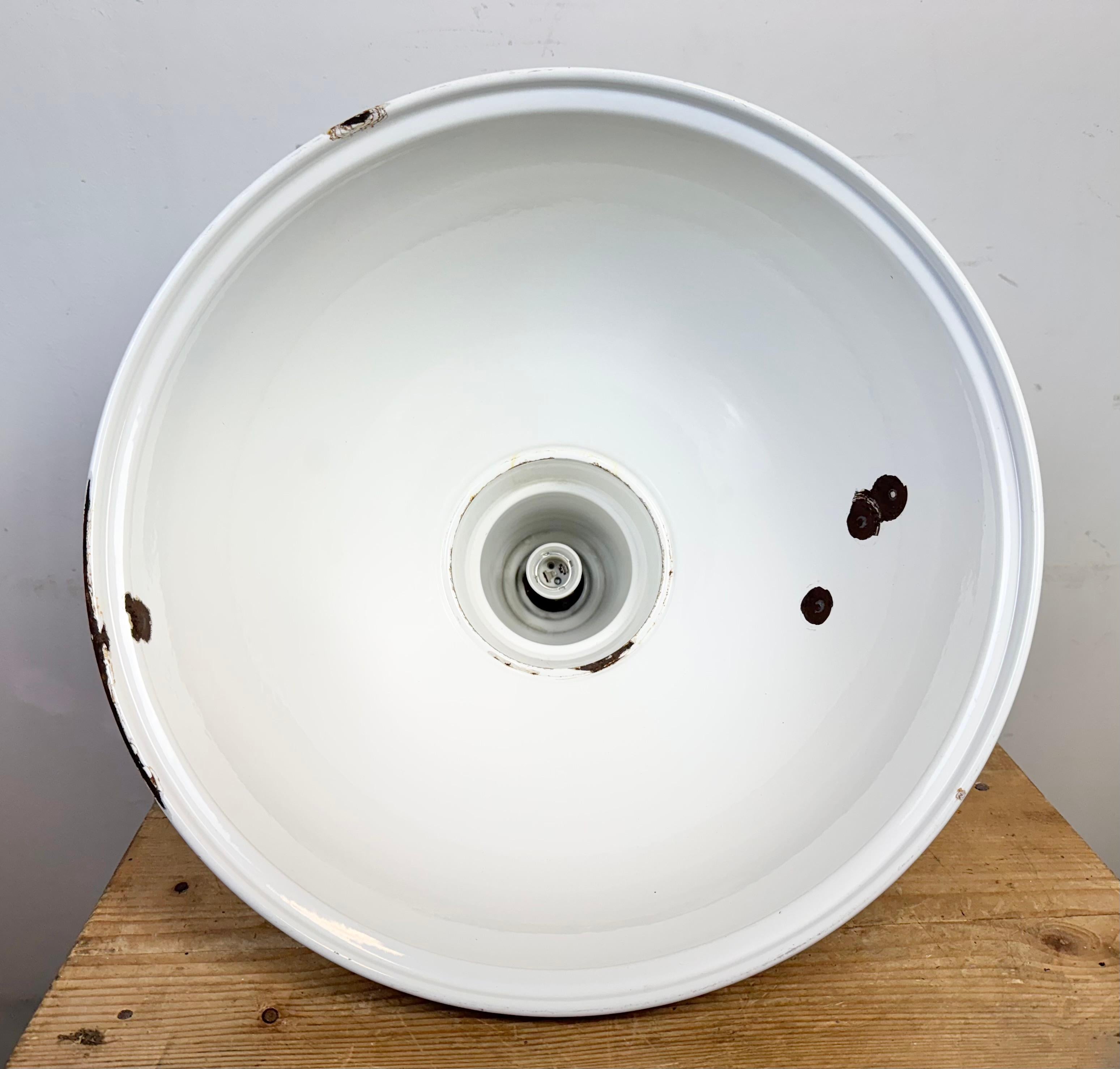 Grande lampada a sospensione industriale britannica a smalto bianco di Benjamin, anni '60 in vendita 9