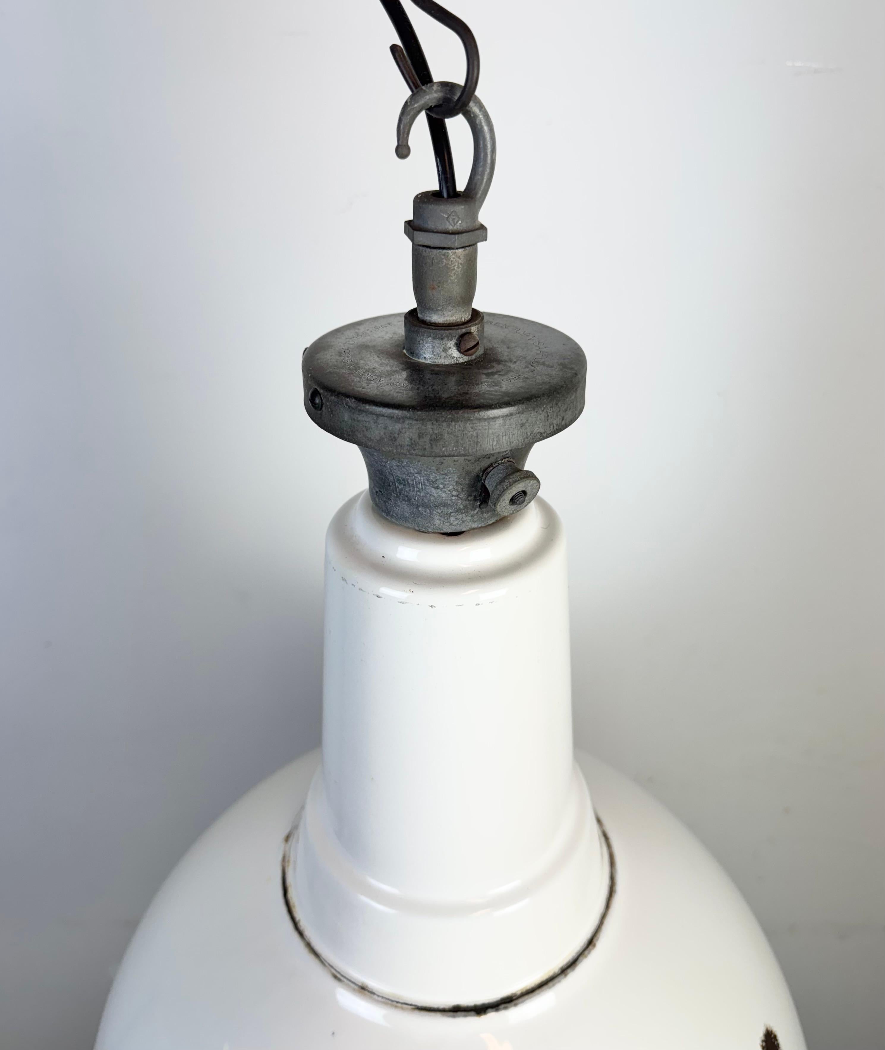 Grande lampada a sospensione industriale britannica a smalto bianco di Benjamin, anni '60 in vendita 2