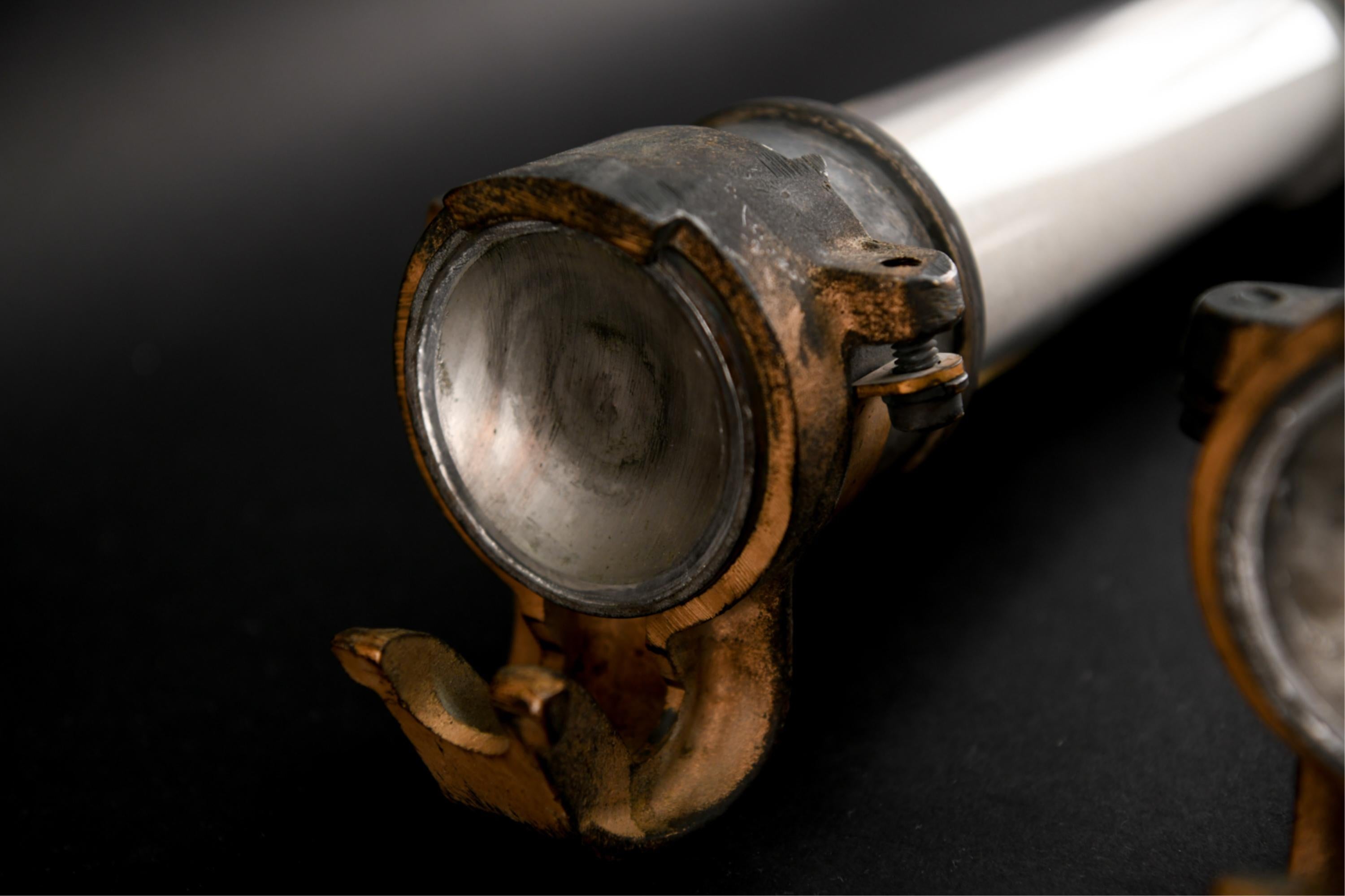 Grandes escarpins industriels en bronze et verre 9