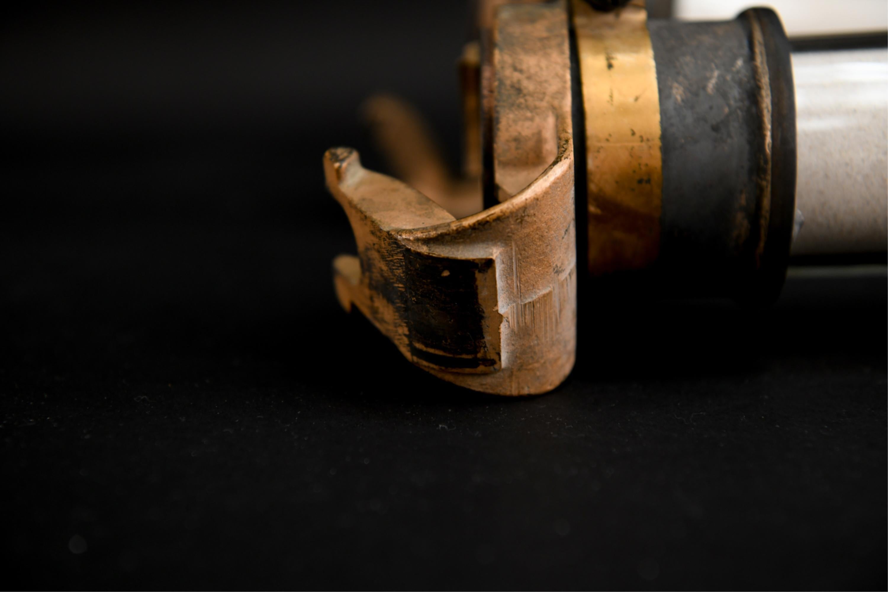 Grandes escarpins industriels en bronze et verre 10