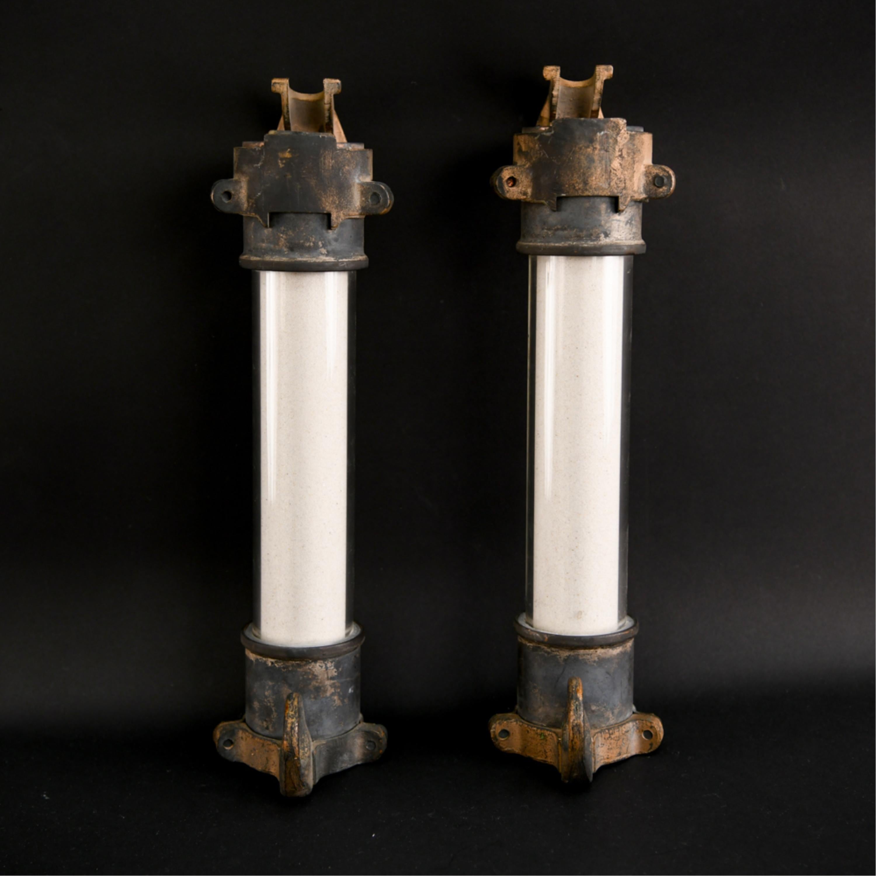 General Electric, fusible limiteur de courant pour circuits de moteur, type RJ2. Bronze, verre et sable.
