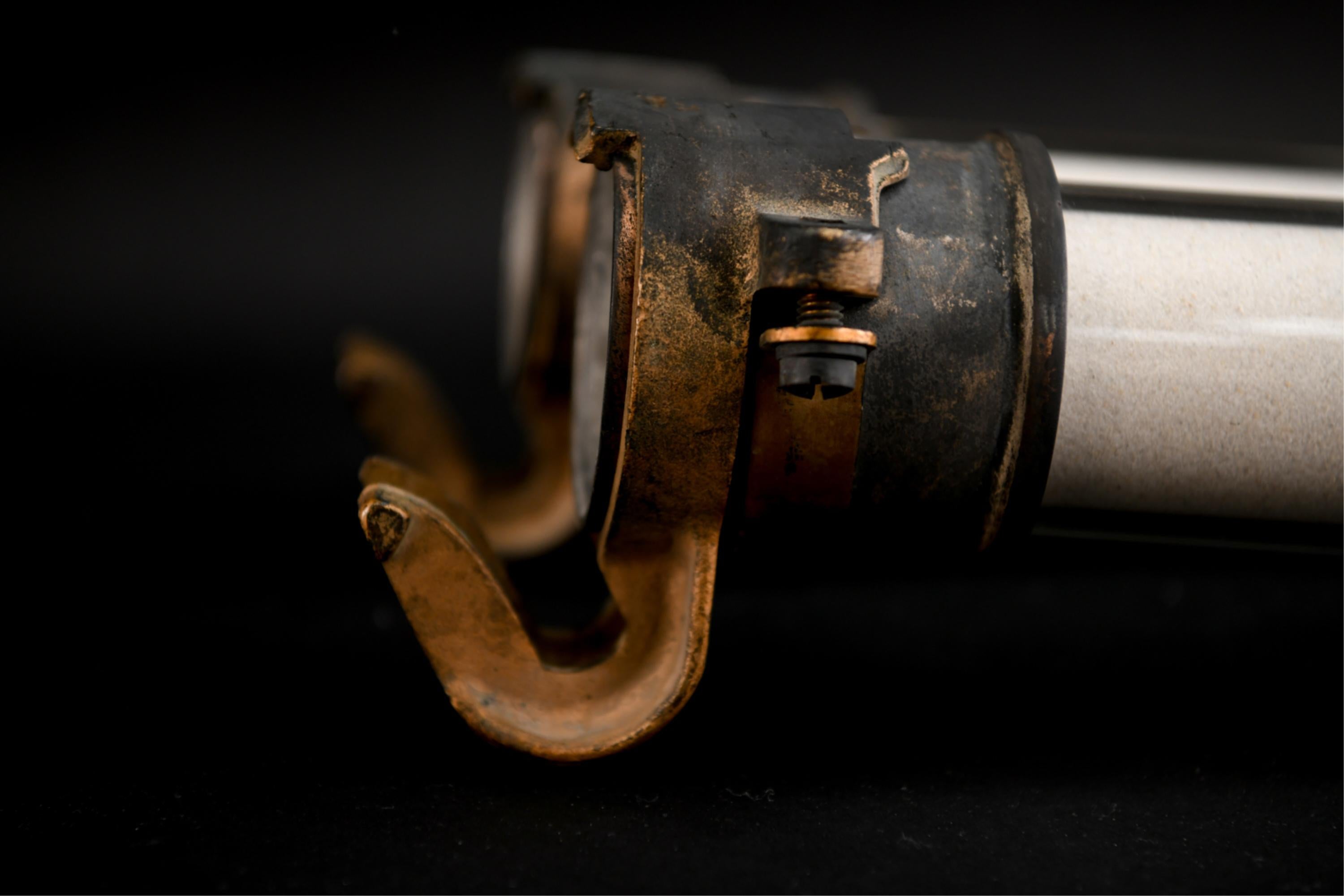 Grandes escarpins industriels en bronze et verre 2