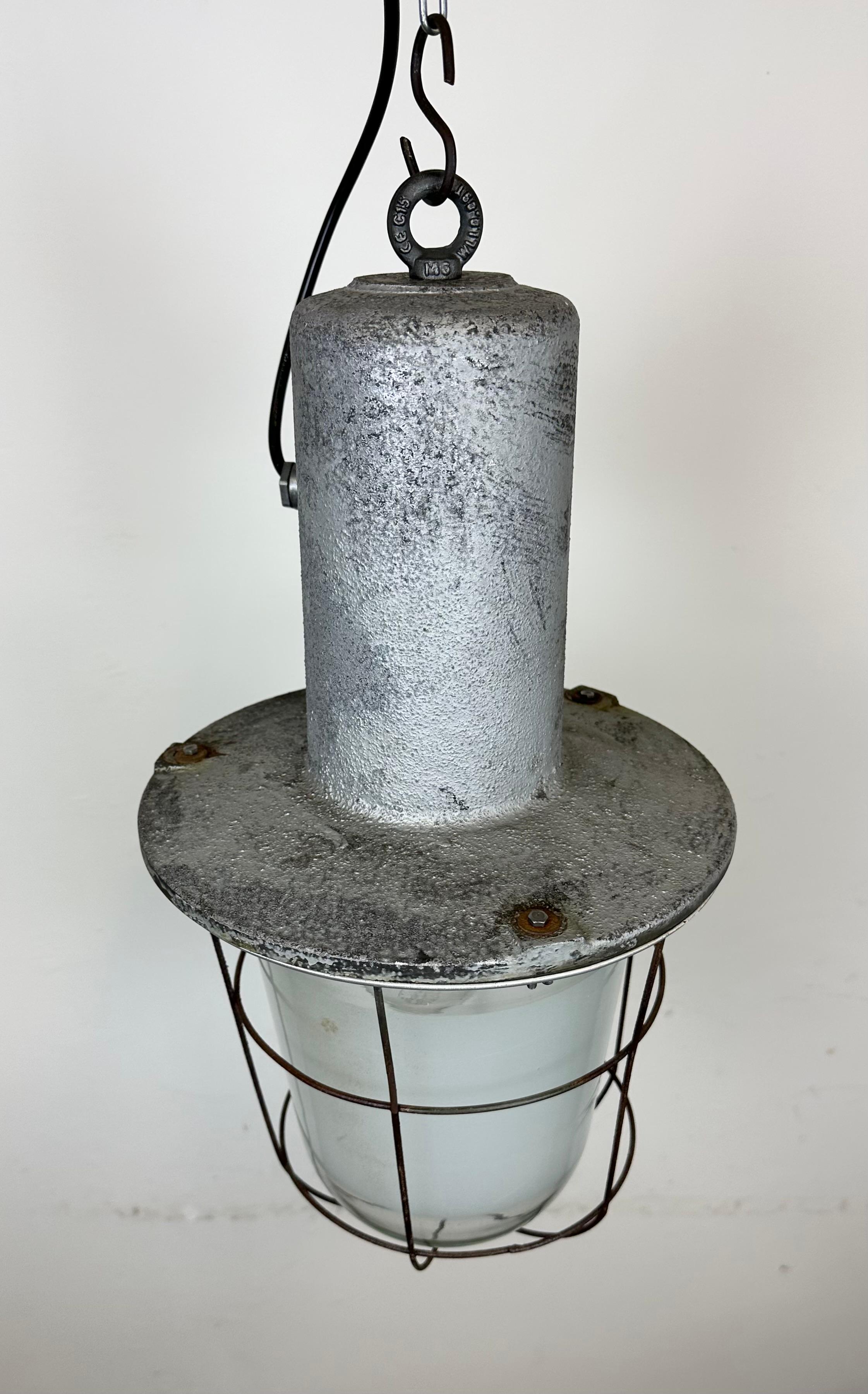 Large Industrial Cast Aluminium Cage Pendant Light , 1960s For Sale 5