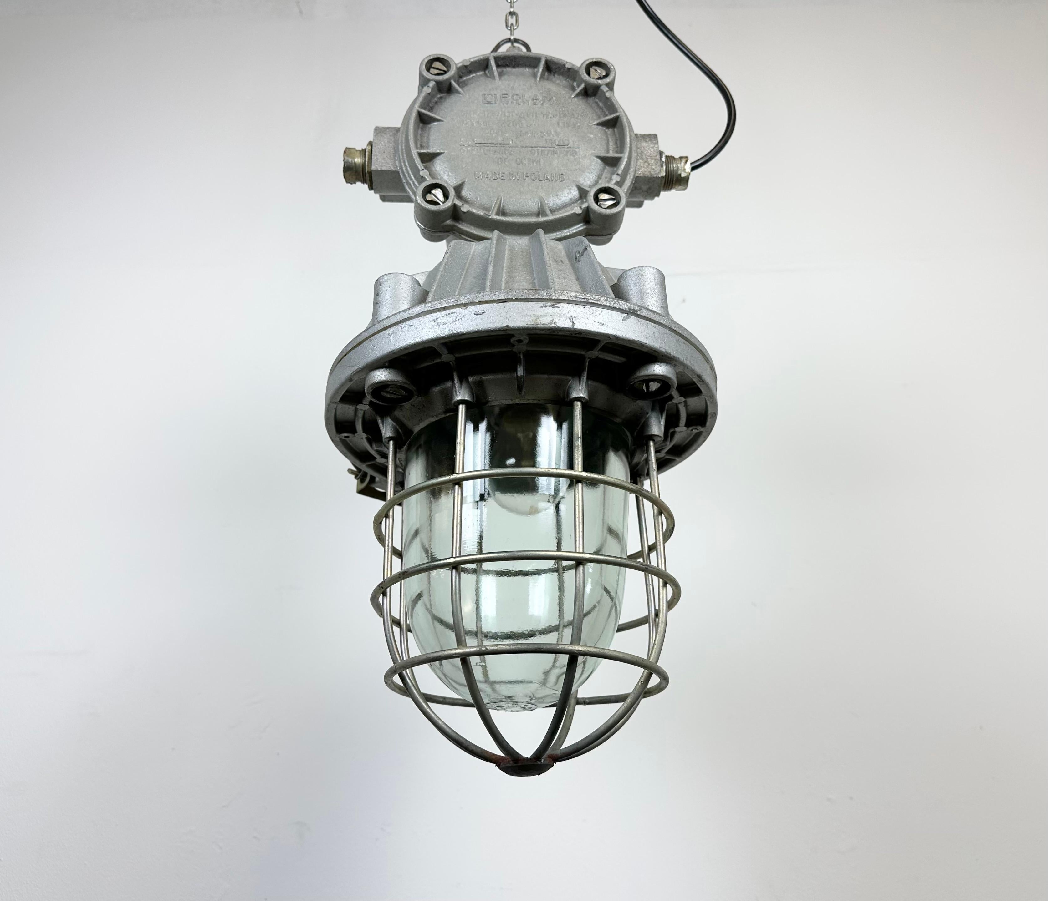Grande lampe à suspension industrielle en cage d'aluminium moulé, années 1970 en vente 3