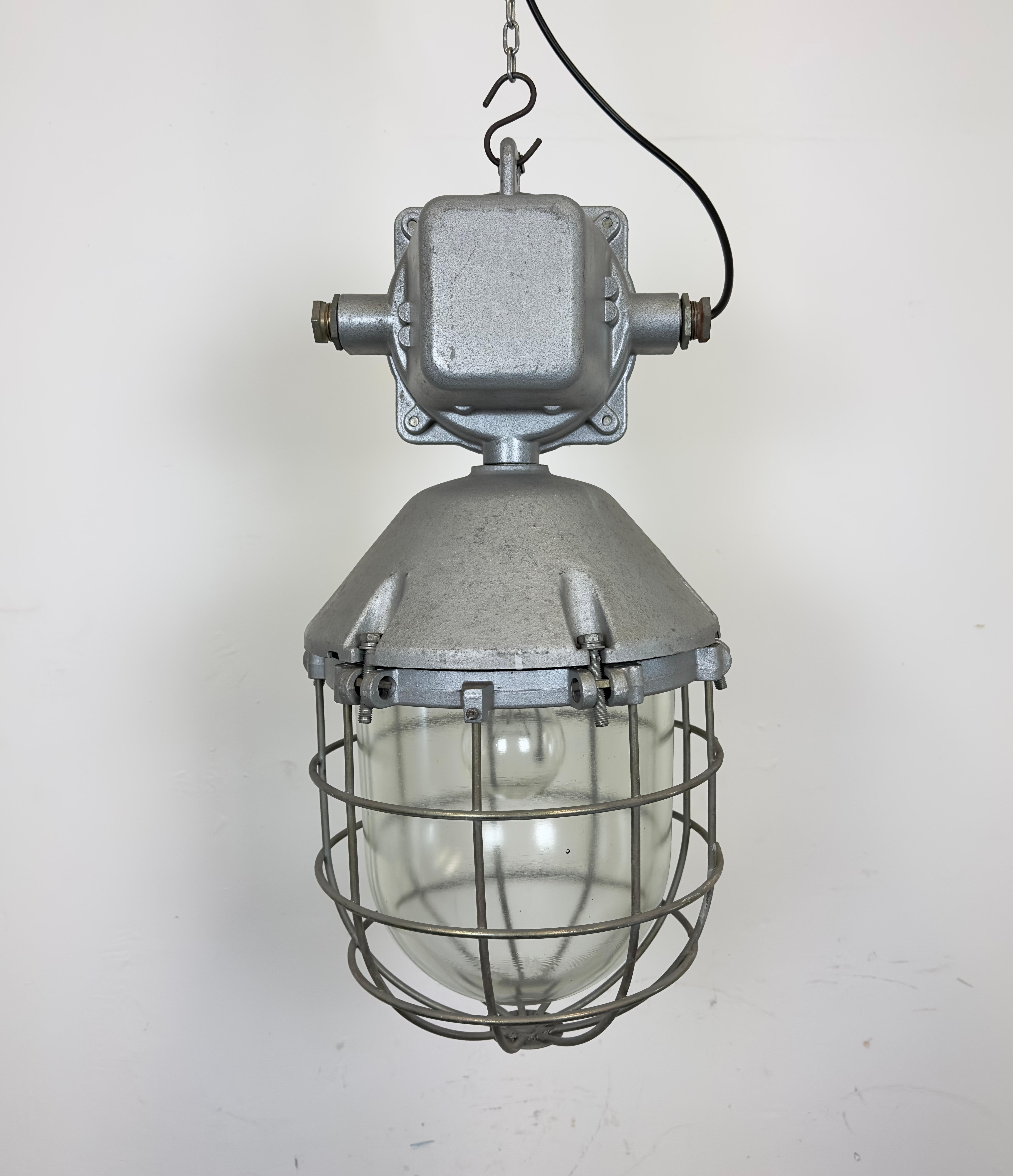 Large Industrial Cast Aluminium Cage Pendant Light, 1970 For Sale 7
