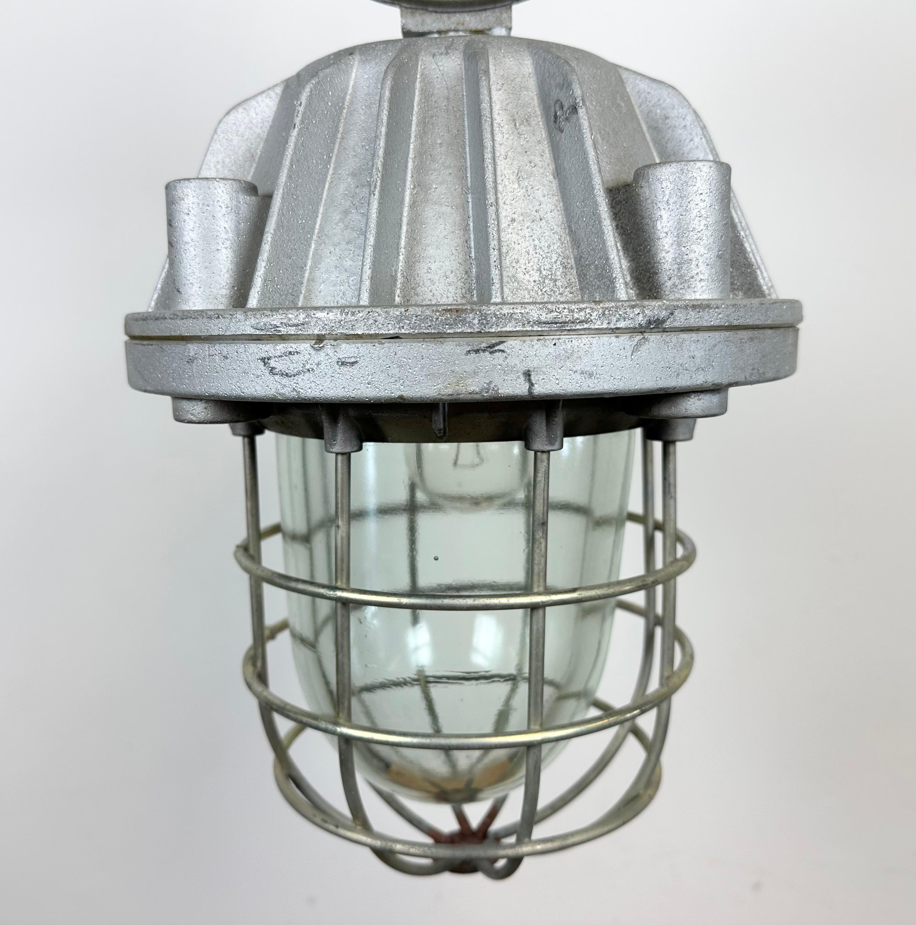 Fin du 20e siècle Grande lampe à suspension industrielle en cage d'aluminium moulé, années 1970 en vente
