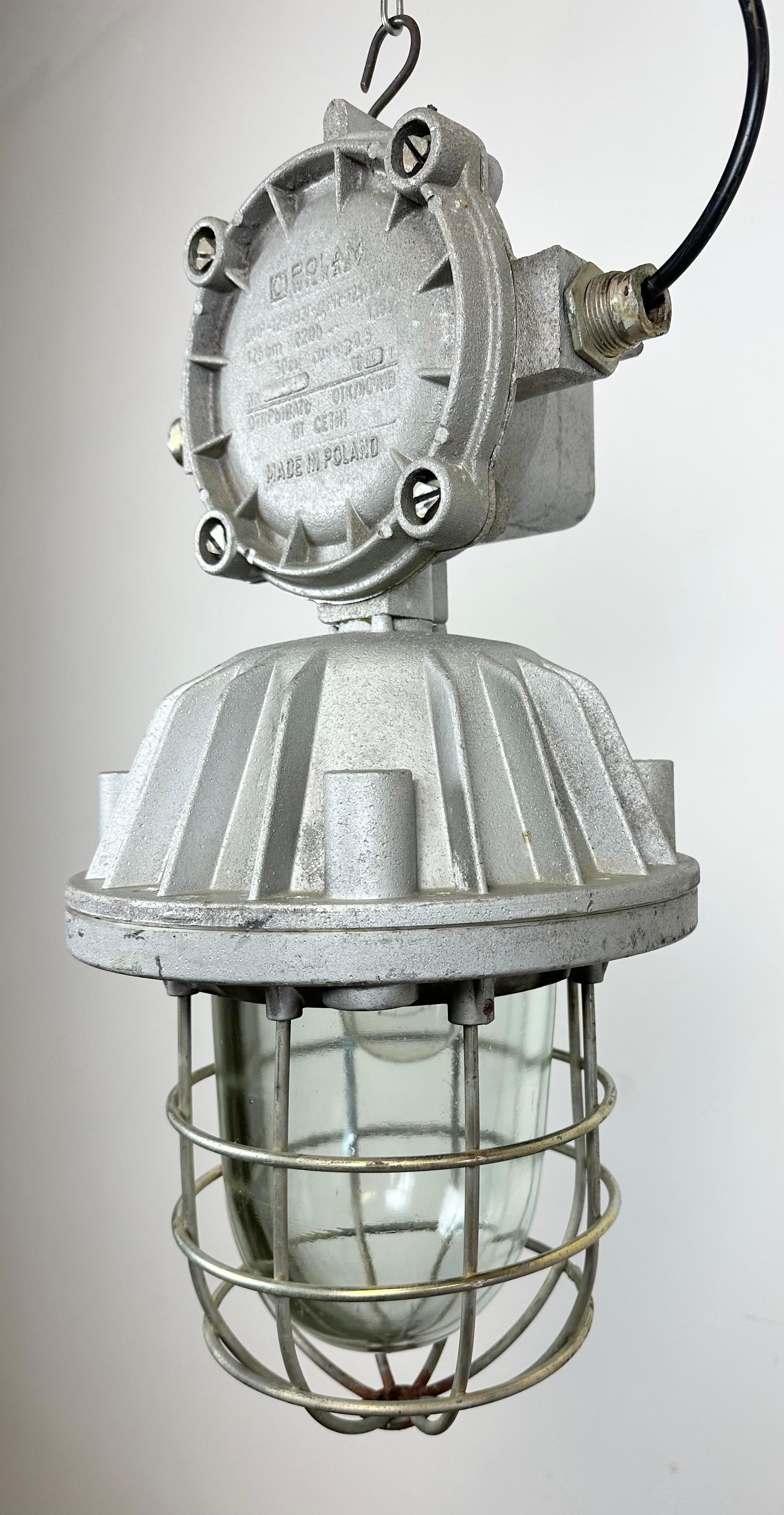 Aluminium Grande lampe à suspension industrielle en cage d'aluminium moulé, années 1970 en vente