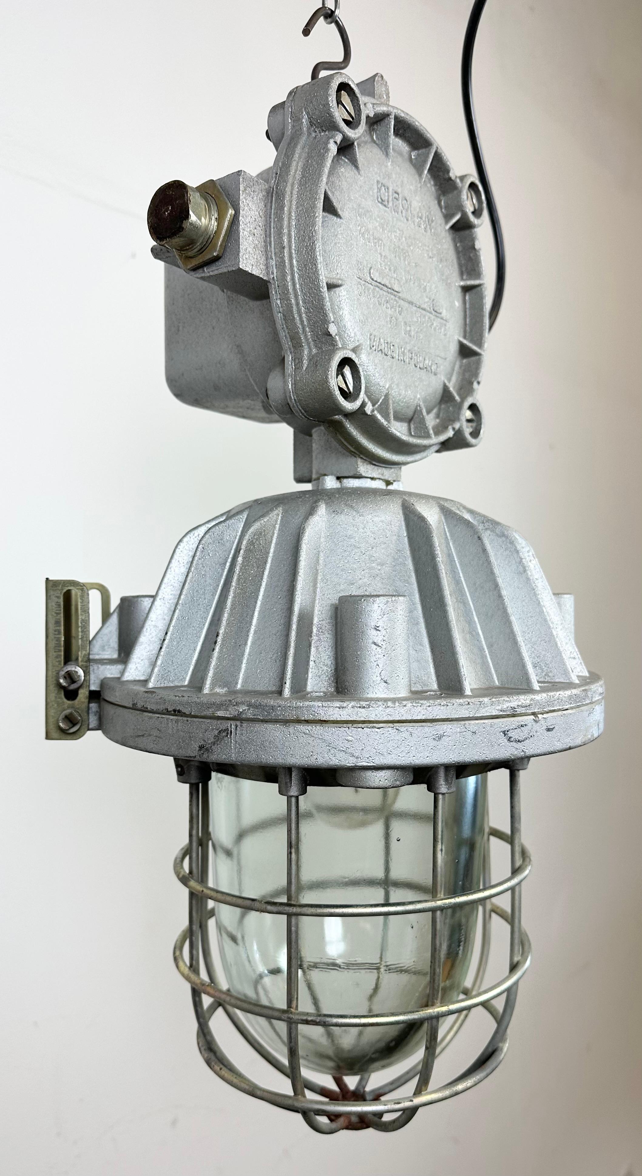 Grande lampe à suspension industrielle en cage d'aluminium moulé, années 1970 en vente 1