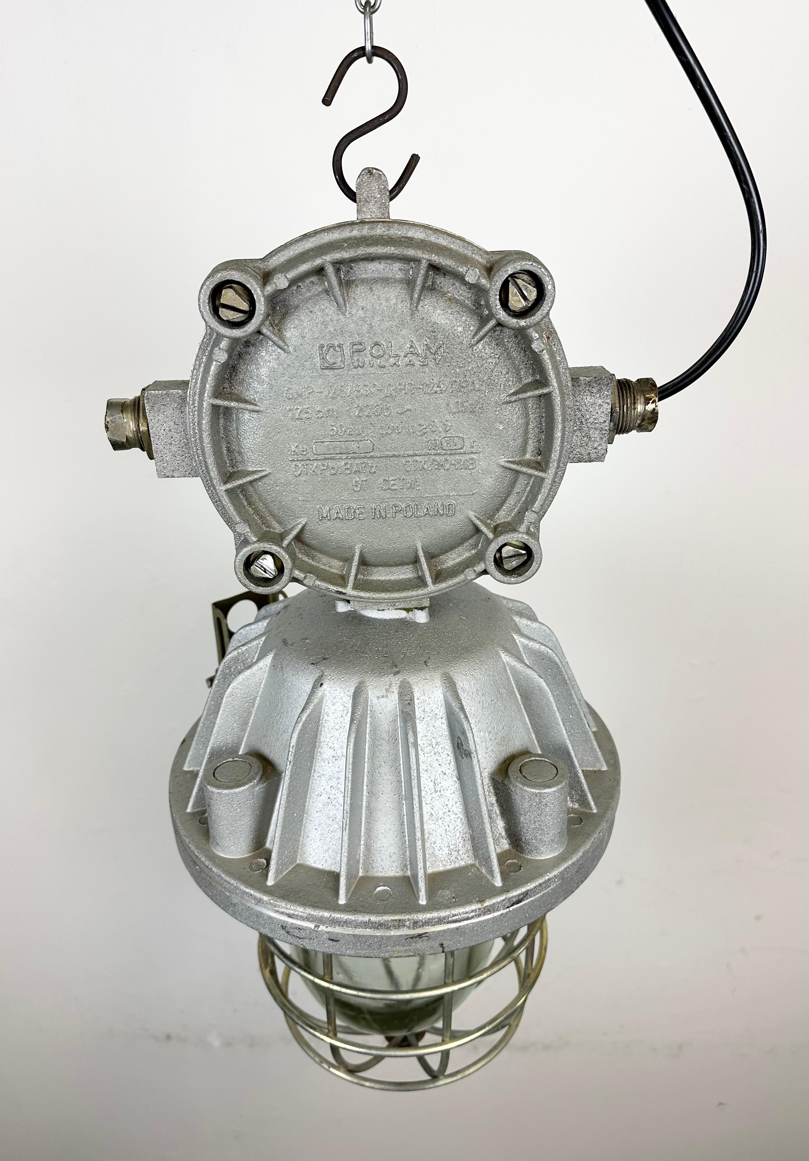 Grande lampe à suspension industrielle en cage d'aluminium moulé, années 1970 en vente 2
