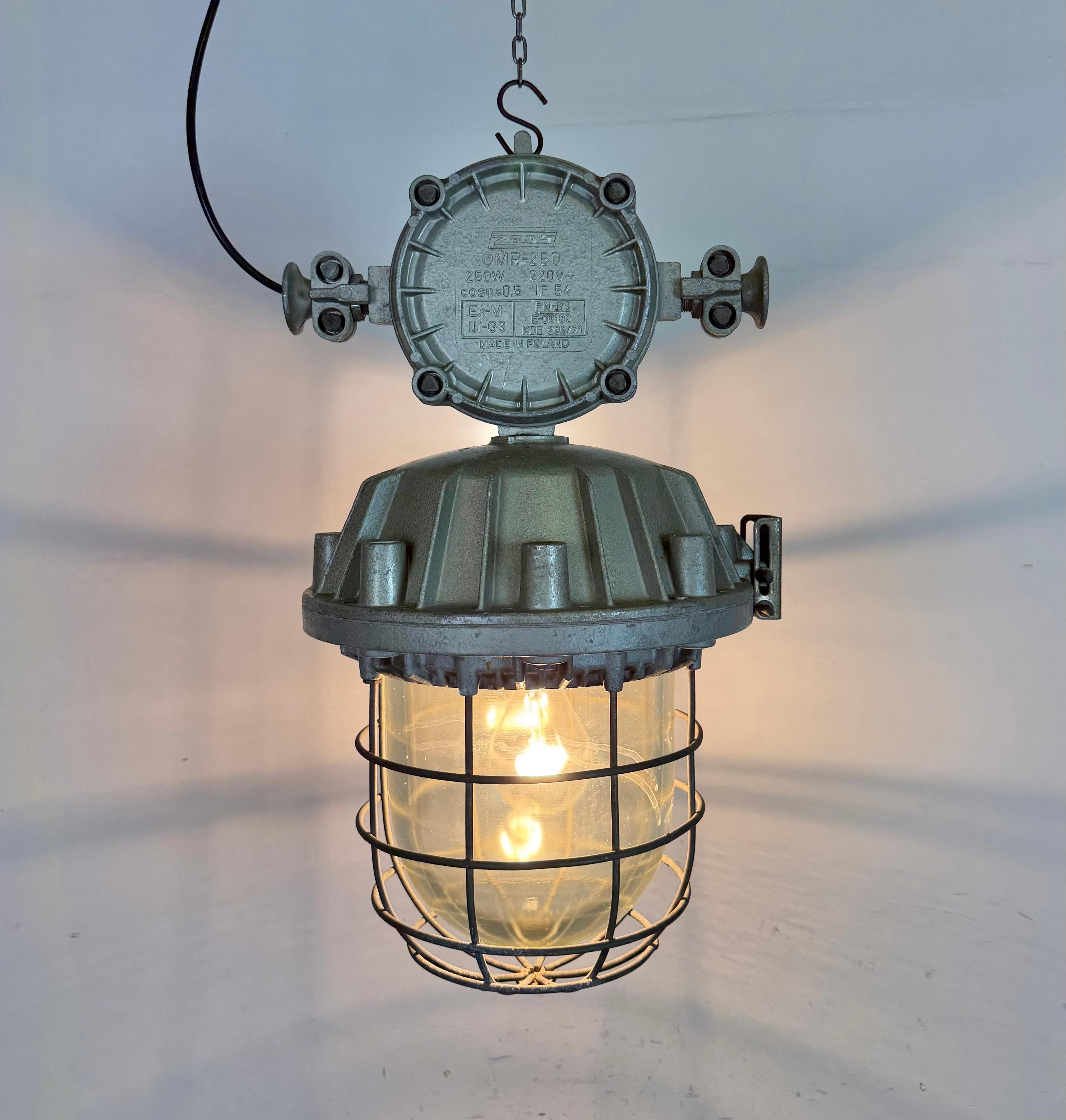 Gran lámpara colgante industrial de jaula de aluminio fundido de Zaos, años 70 en venta 2