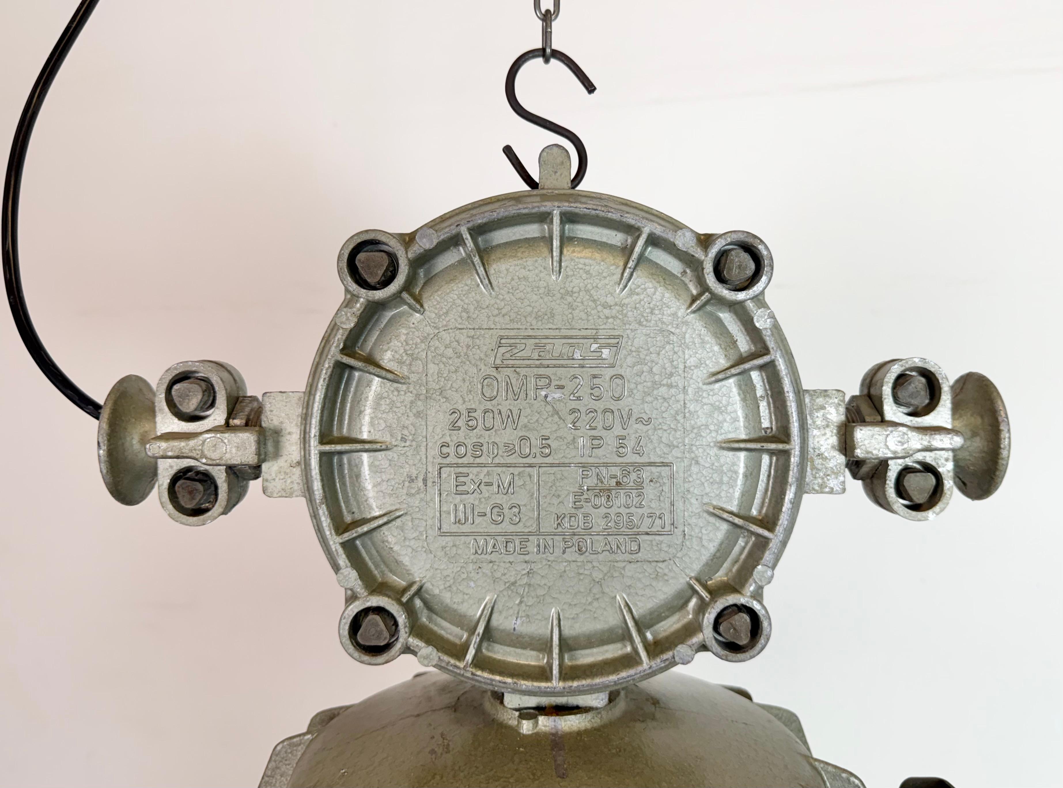 Gran lámpara colgante industrial de jaula de aluminio fundido de Zaos, años 70 Polaco en venta