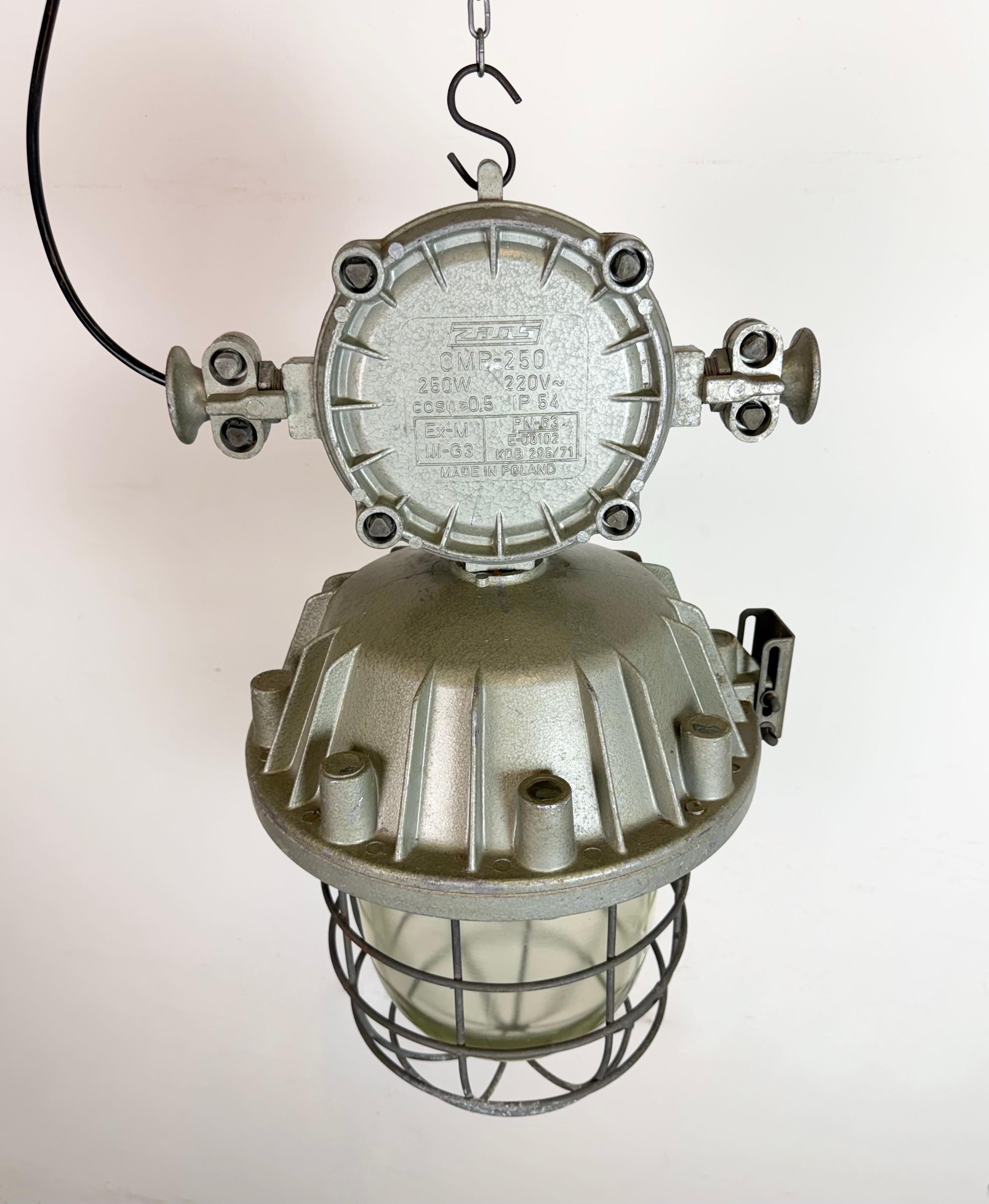 Gran lámpara colgante industrial de jaula de aluminio fundido de Zaos, años 70 finales del siglo XX en venta