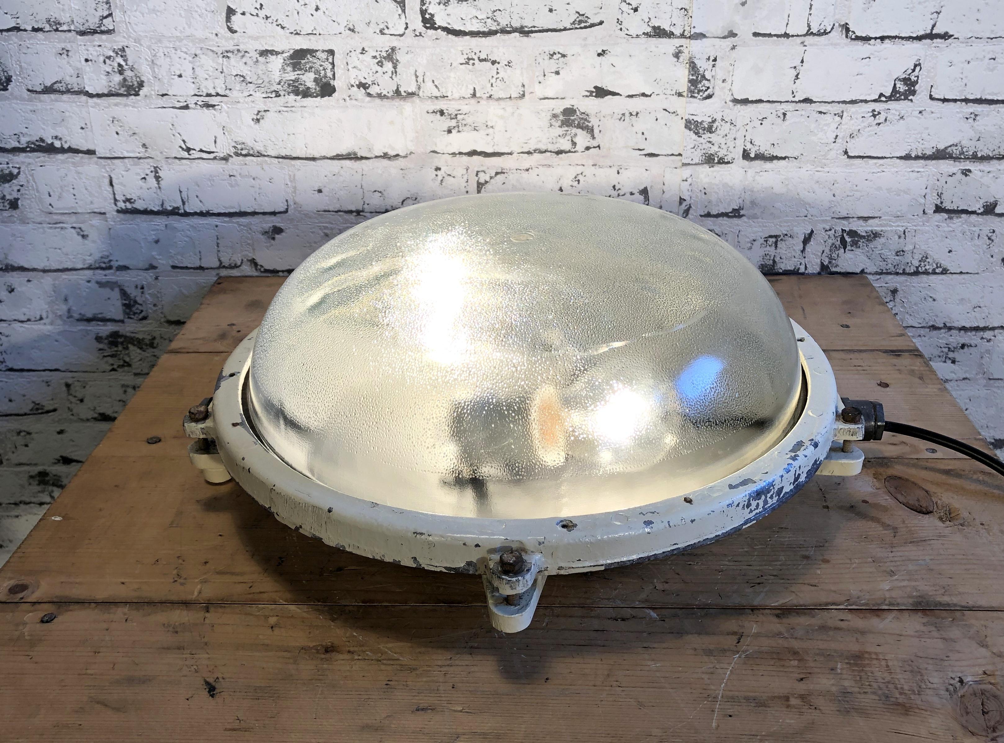 Large Industrial Cast Aluminium Wall or Ceiling Lamp, 1970s 2