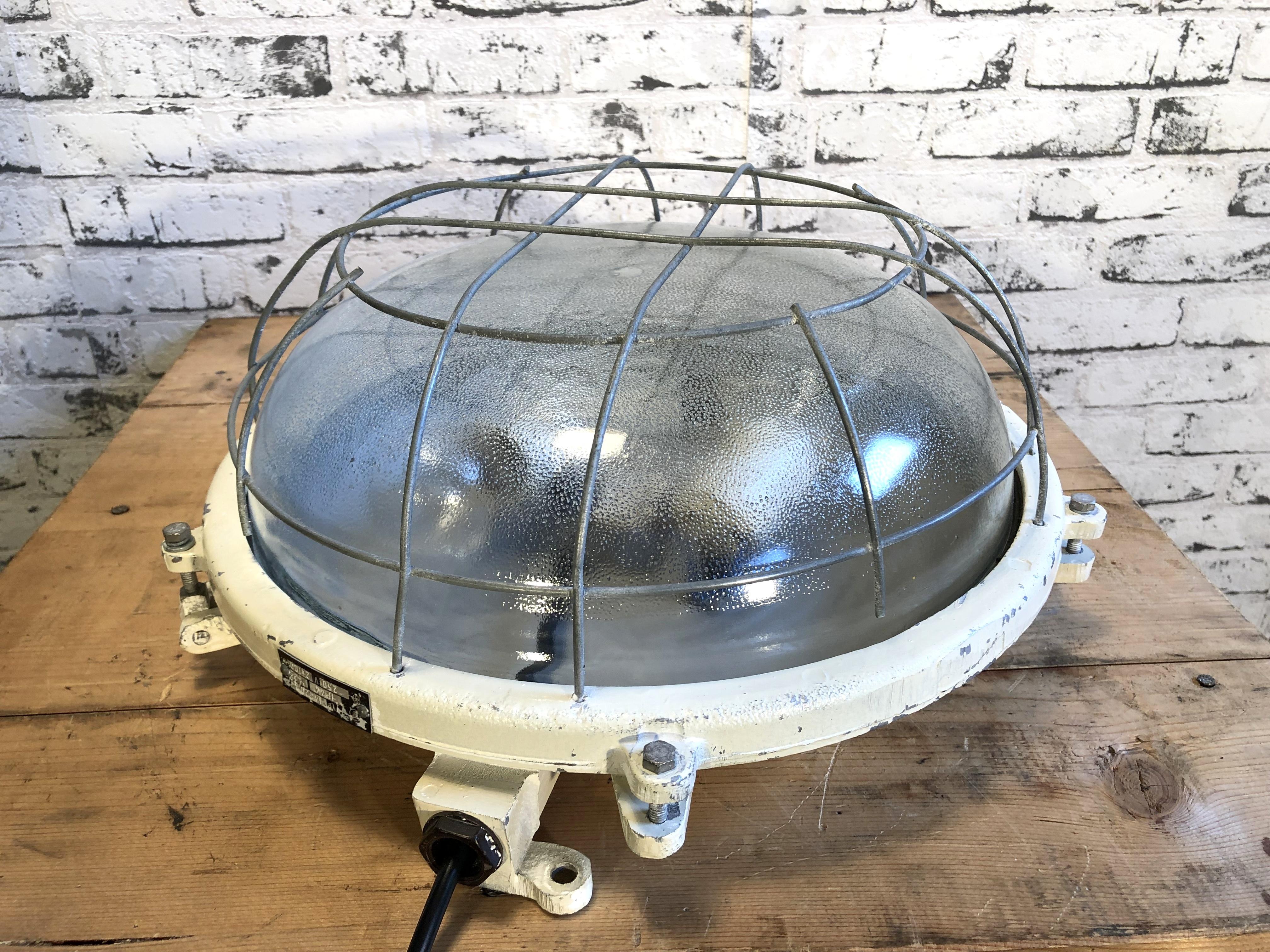Large Industrial Cast Aluminium Wall or Ceiling Lamp from Elektrosvit, 1970s In Good Condition In Kojetice, CZ